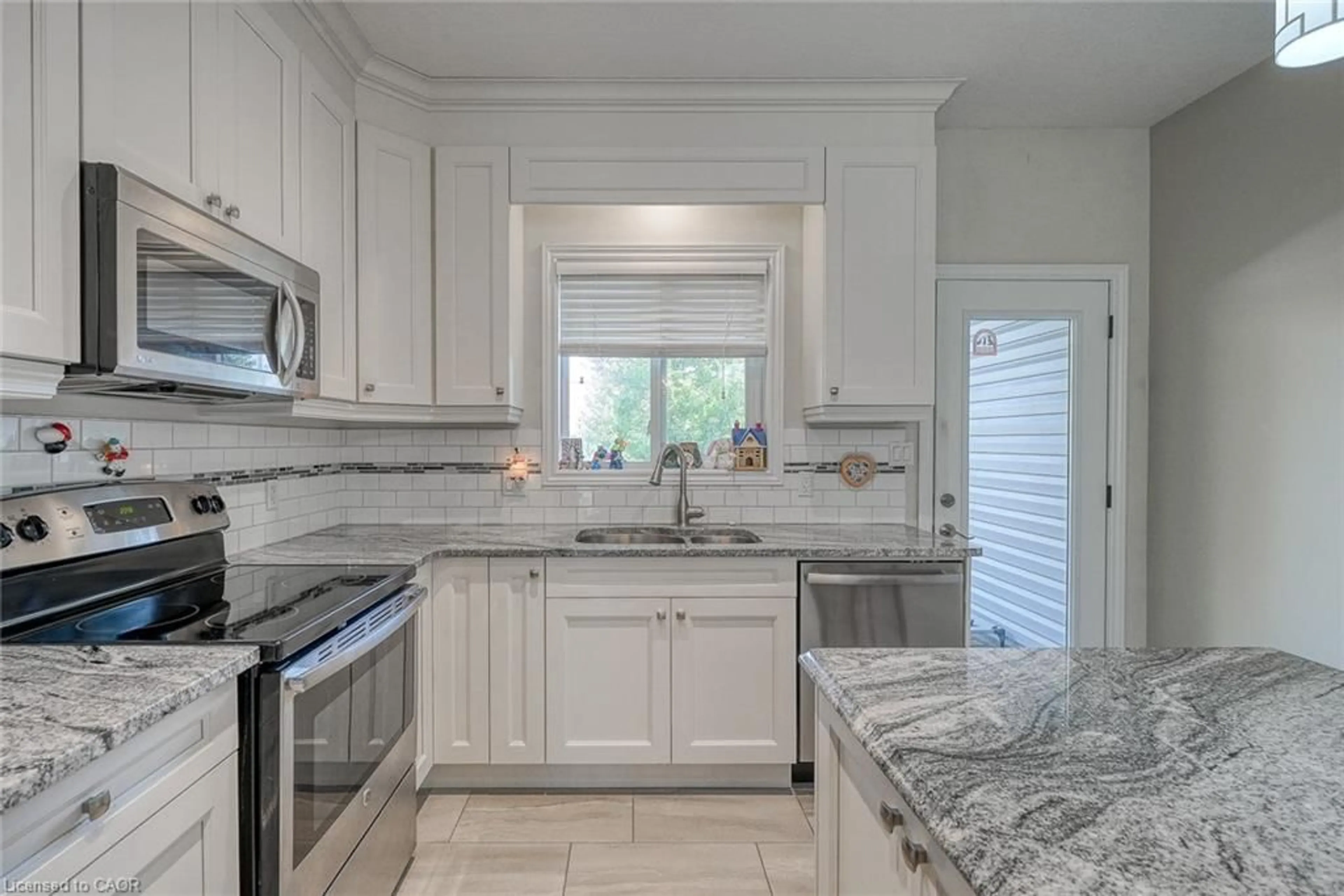 Open concept kitchen, ceramic/tile floor for 211 Oxford St, Ingersoll Ontario N5C 2V8