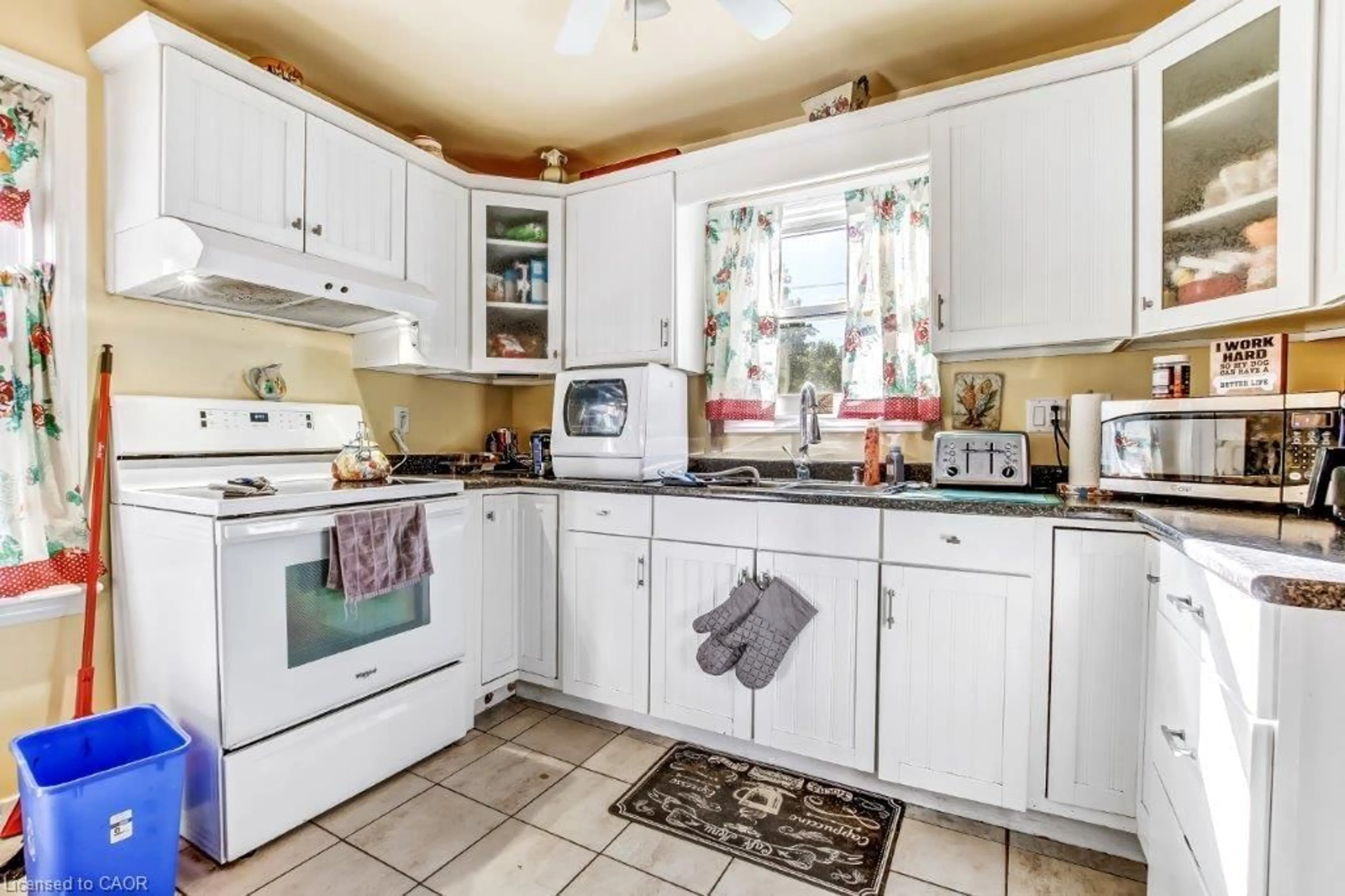 Standard kitchen, unknown for 500 St Andrew St, Port Dover Ontario N0A 1N0