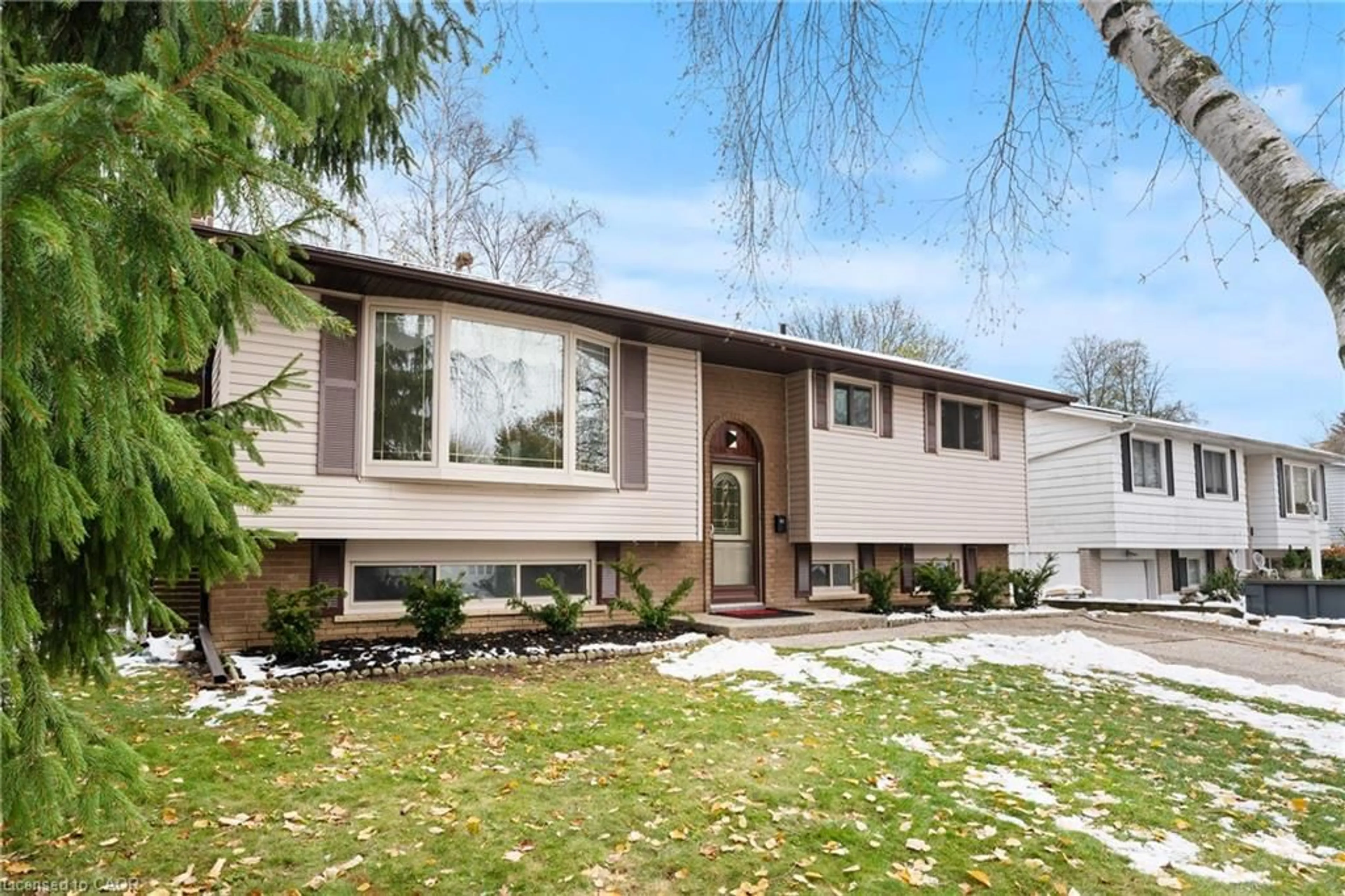 Home with vinyl exterior material, street for 50 Graystone Dr, Hamilton Ontario L9C 4R8