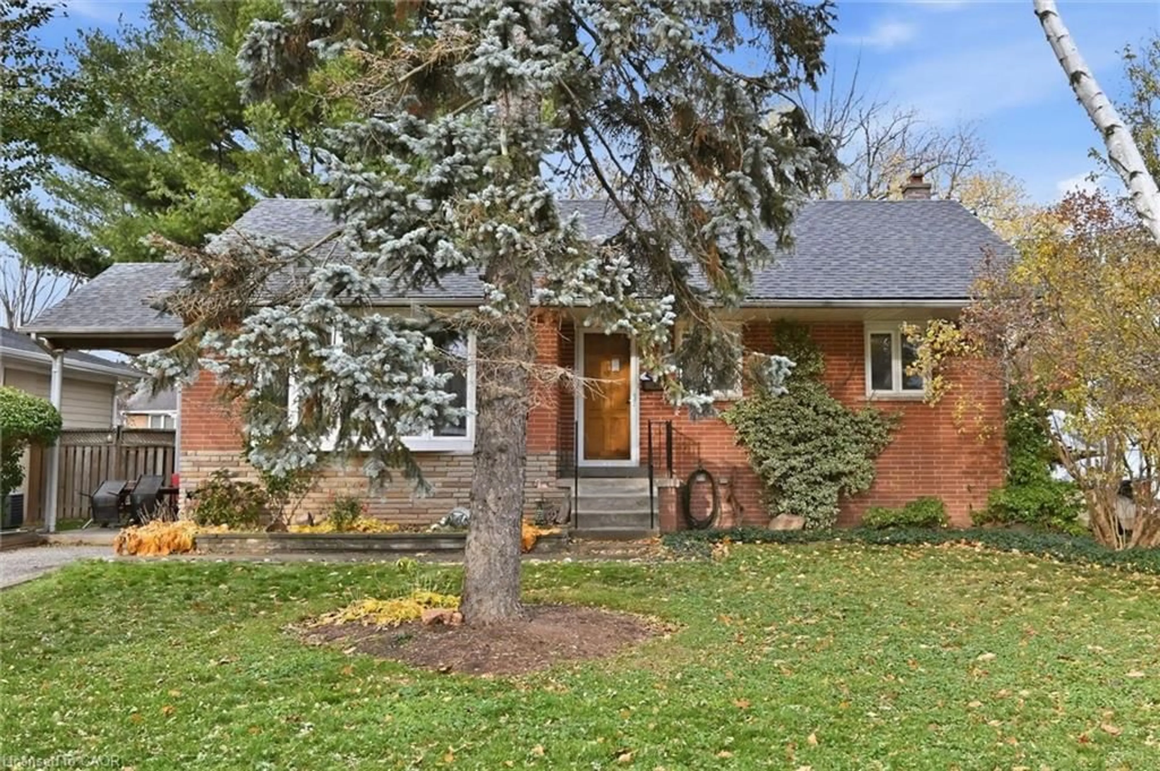 Home with brick exterior material, street for 237 Mohawk Rd, Oakville Ontario L6L 2Z1