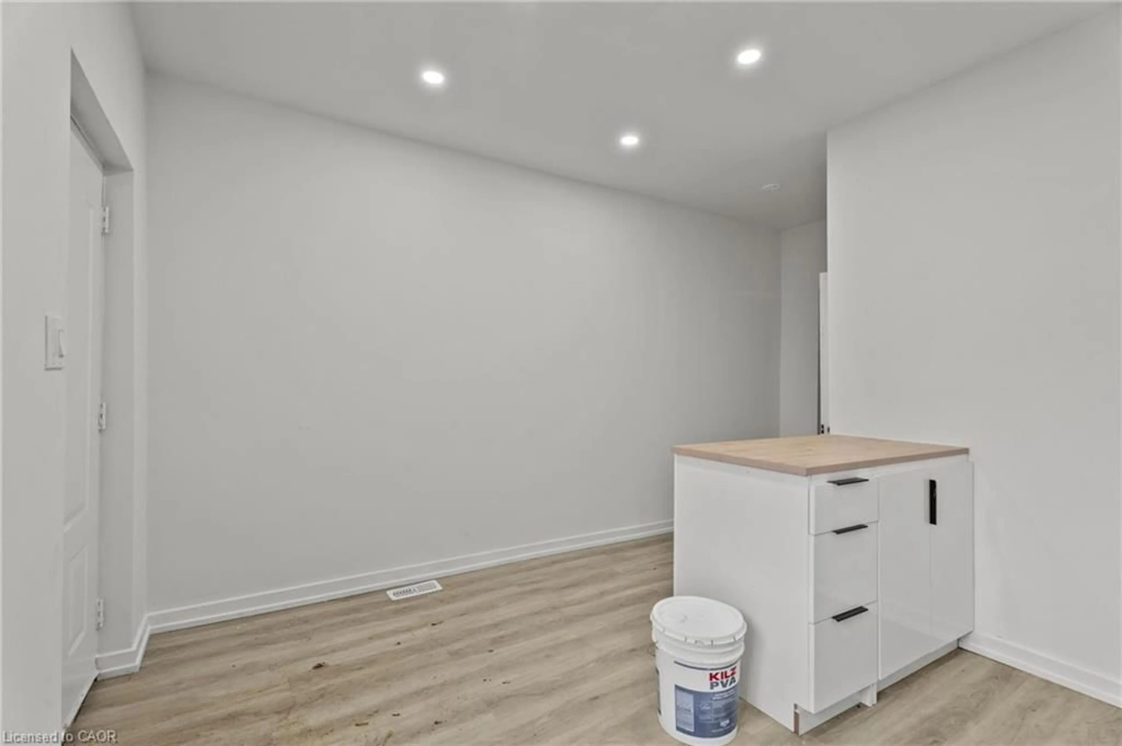 A pic of a room for 246 Mary St, Hamilton Ontario L8L 4W1