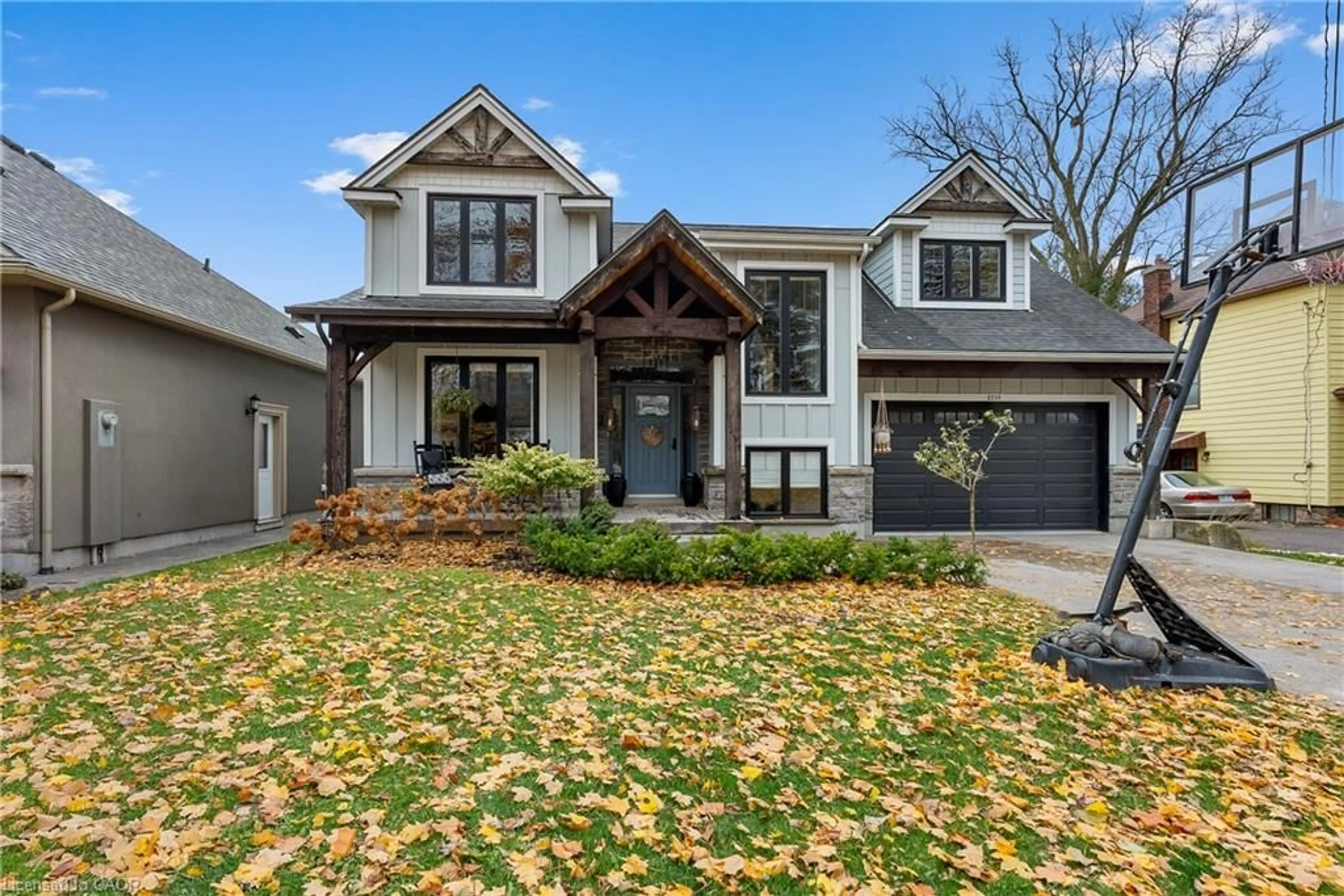 Home with vinyl exterior material, street for 2218 Portage Rd, Niagara Falls Ontario L2J 0C2