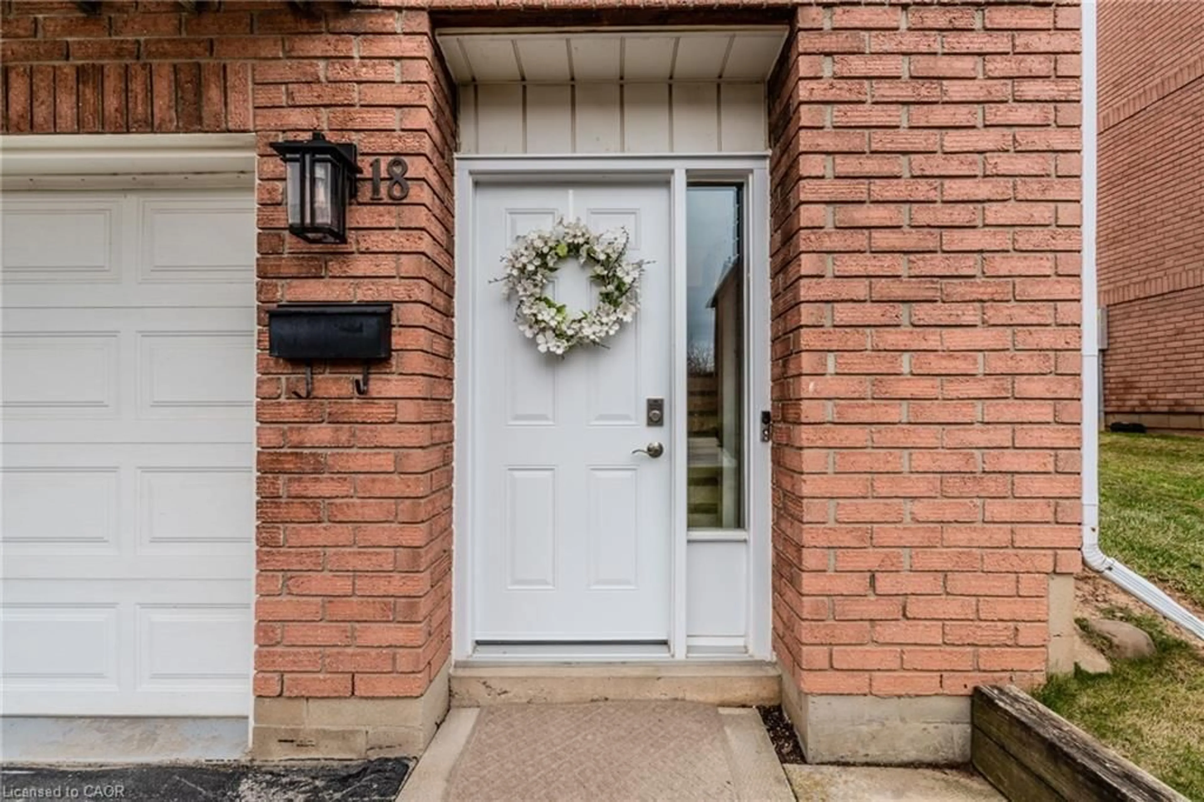 Indoor entryway for 29 Heritage Dr #18, Stoney Creek Ontario L8G 4T4