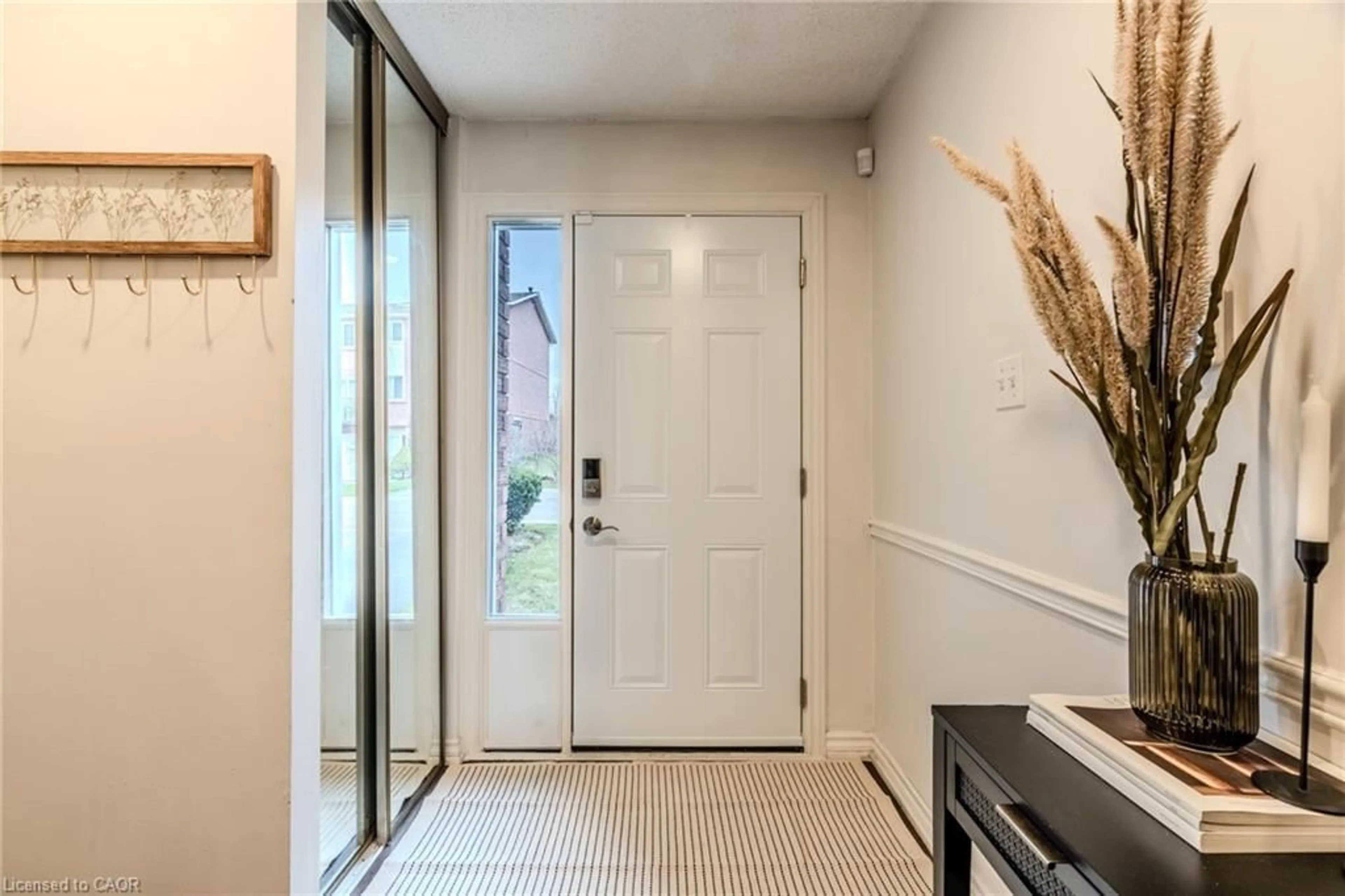 Indoor entryway for 29 Heritage Dr #18, Stoney Creek Ontario L8G 4T4