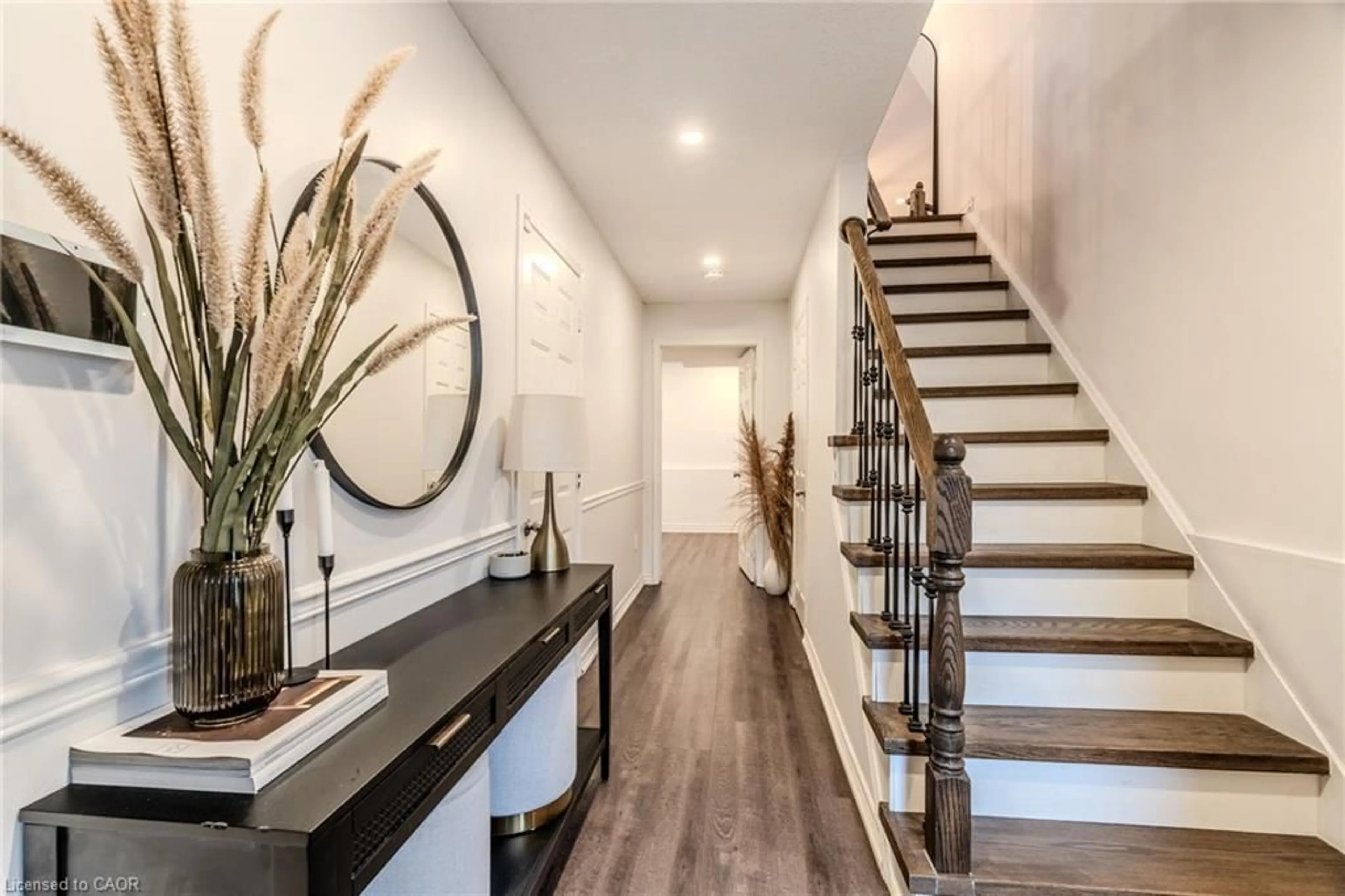 Indoor entryway for 29 Heritage Dr #18, Stoney Creek Ontario L8G 4T4