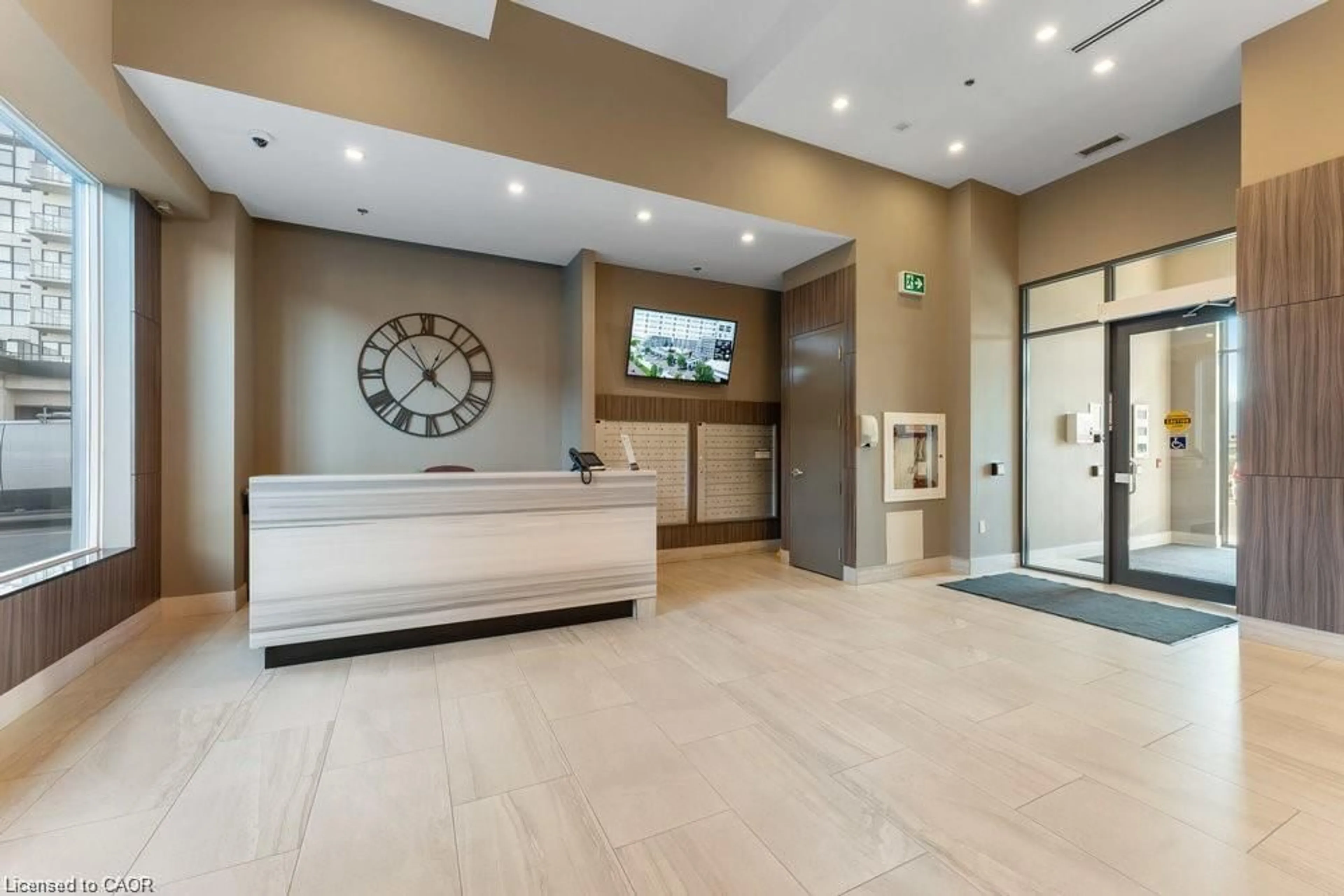 Lobby for 560 North Service Rd #605, Grimsby Ontario L3M 0G3