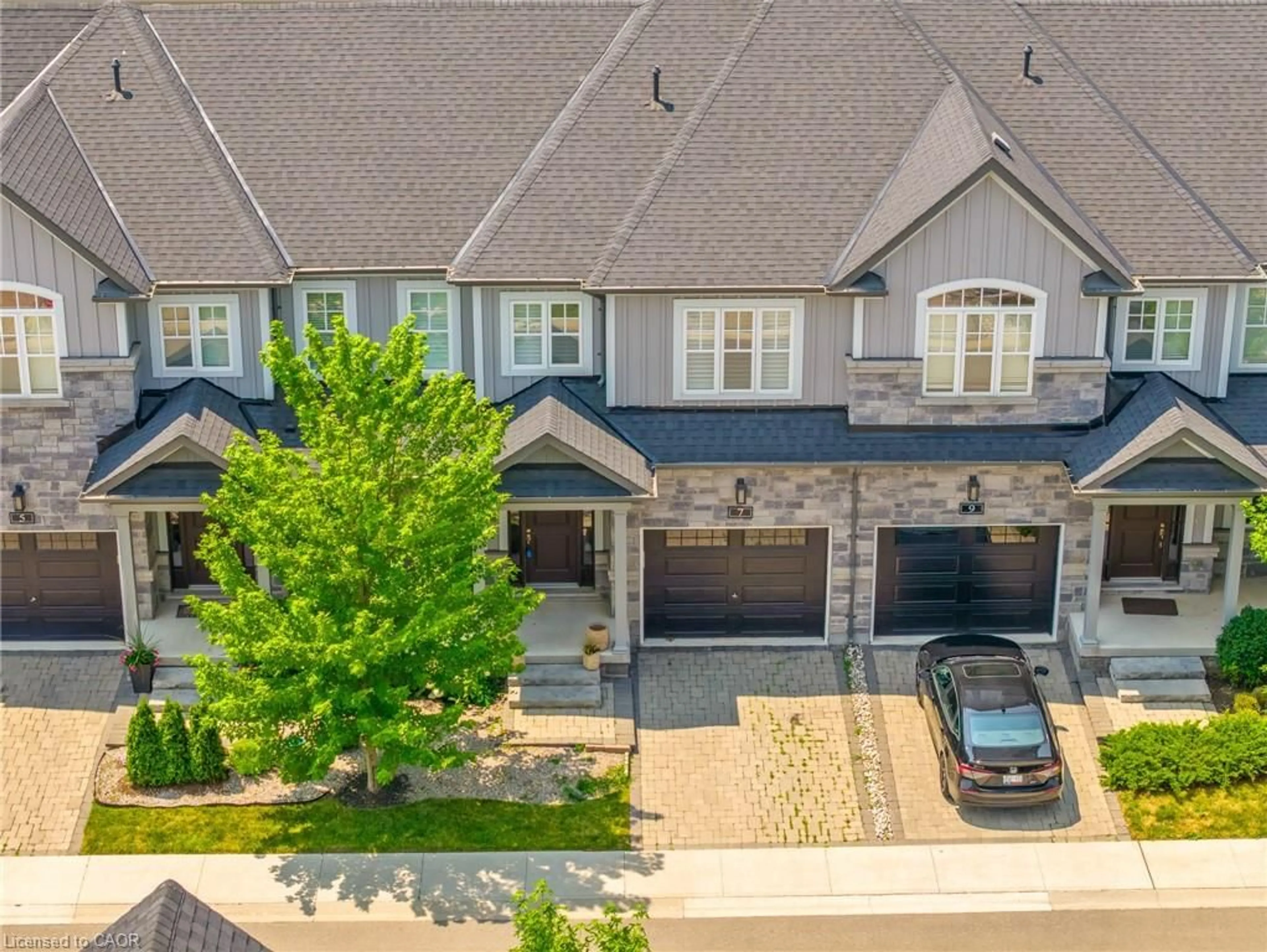 A pic from outside/outdoor area/front of a property/back of a property/a pic from drone, street for 7 Windsor Cir, Niagara-on-the-Lake Ontario L0S 1J0
