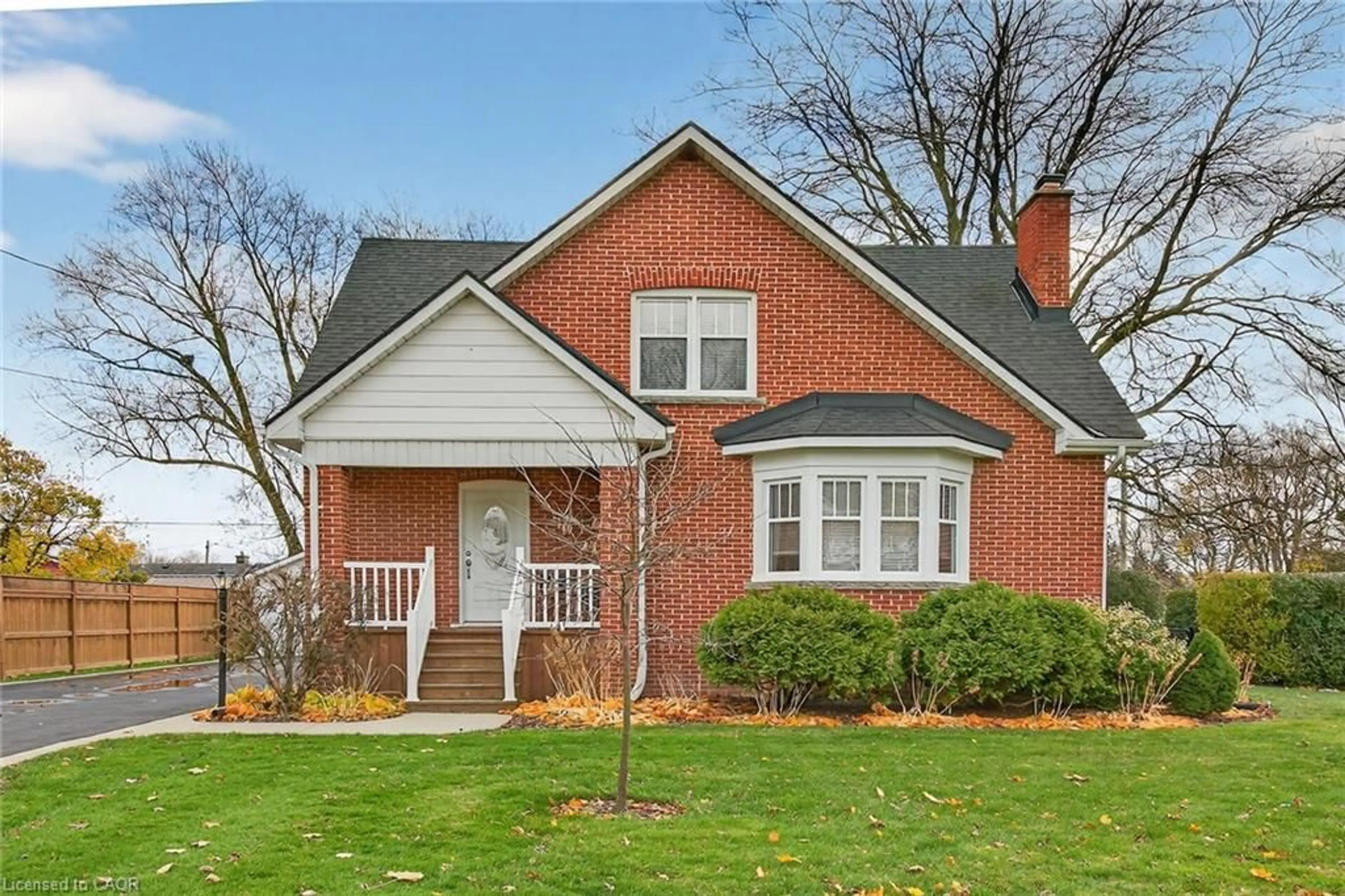 Home with brick exterior material, street for 11 Sherring St, Hagersville Ontario N0A 1H0