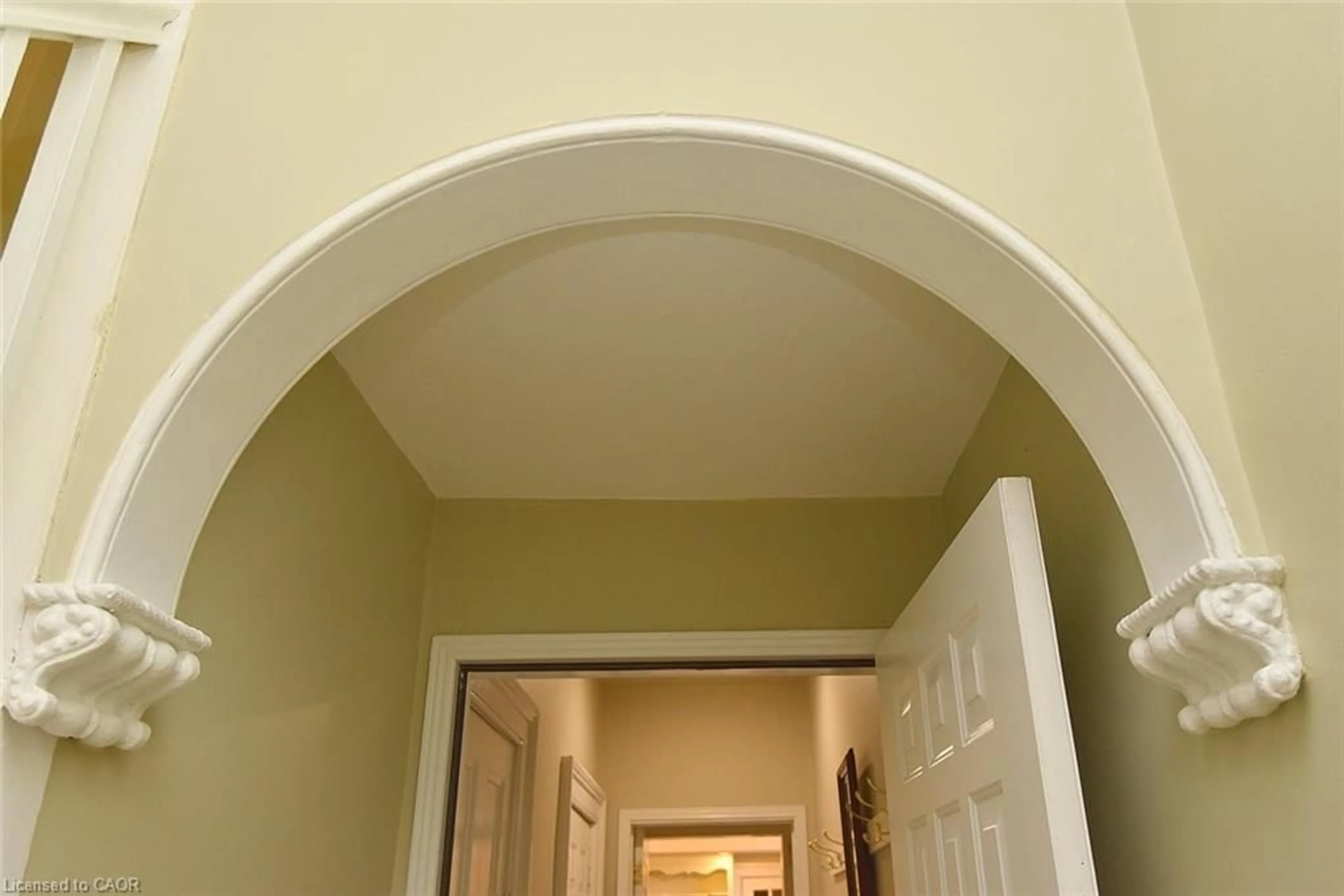 Indoor entryway for 185 Market St, Hamilton Ontario L8R 1P1