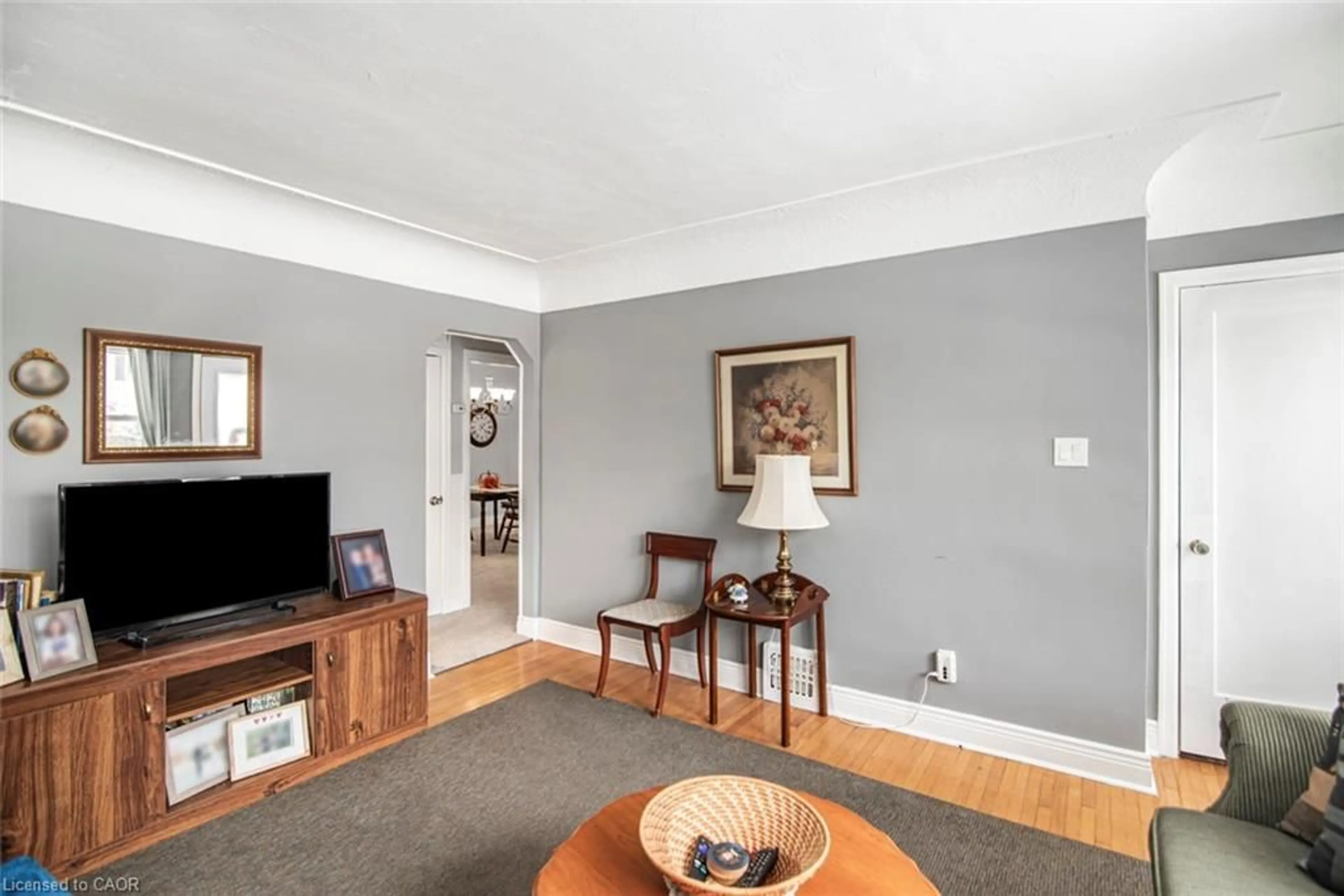 Living room with furniture, unknown for 199 East 21st St, Hamilton Ontario L8V 2T6