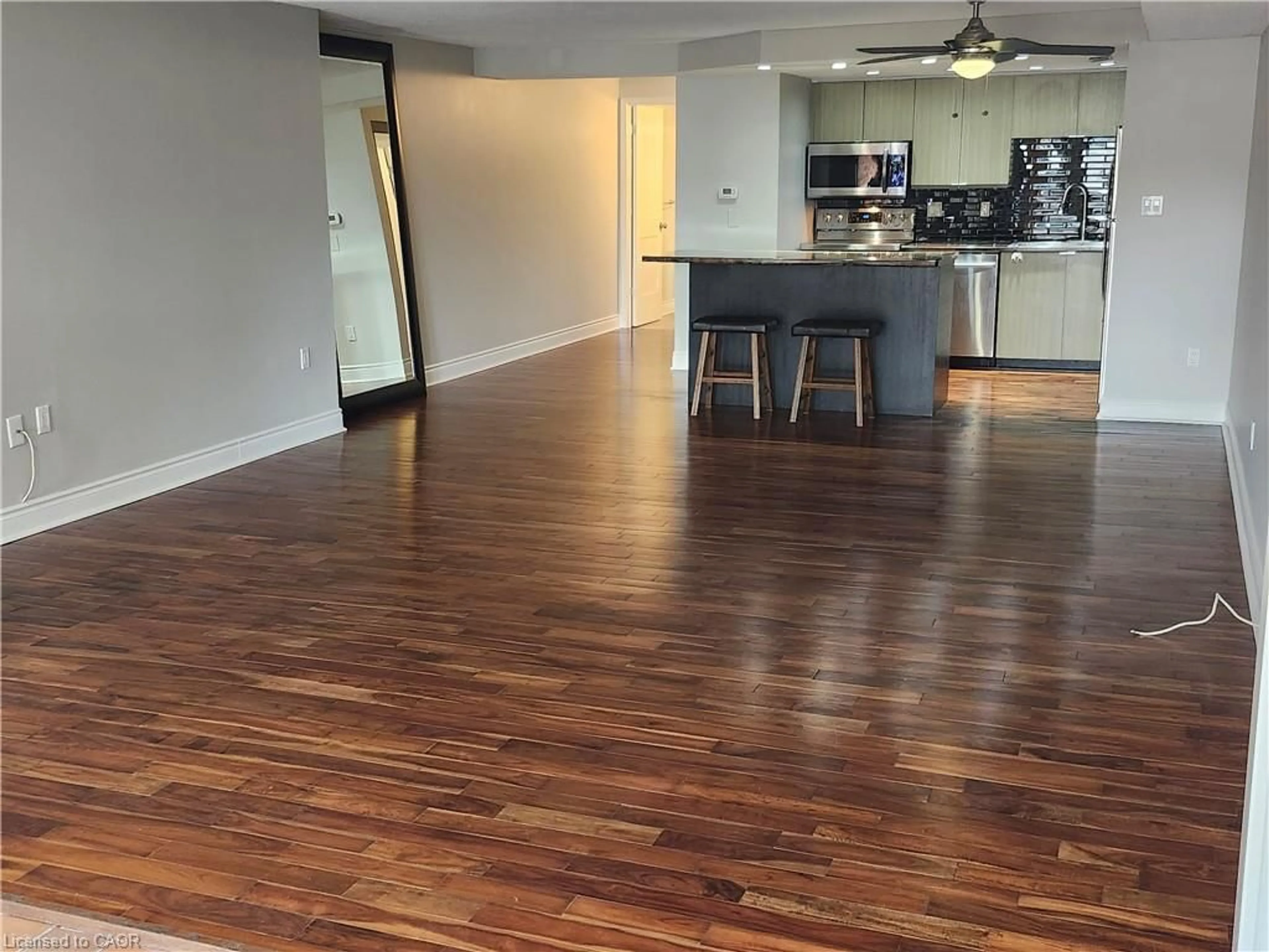 A pic of a room for 895 Maple Ave, Burlington Ontario L7S 2H7