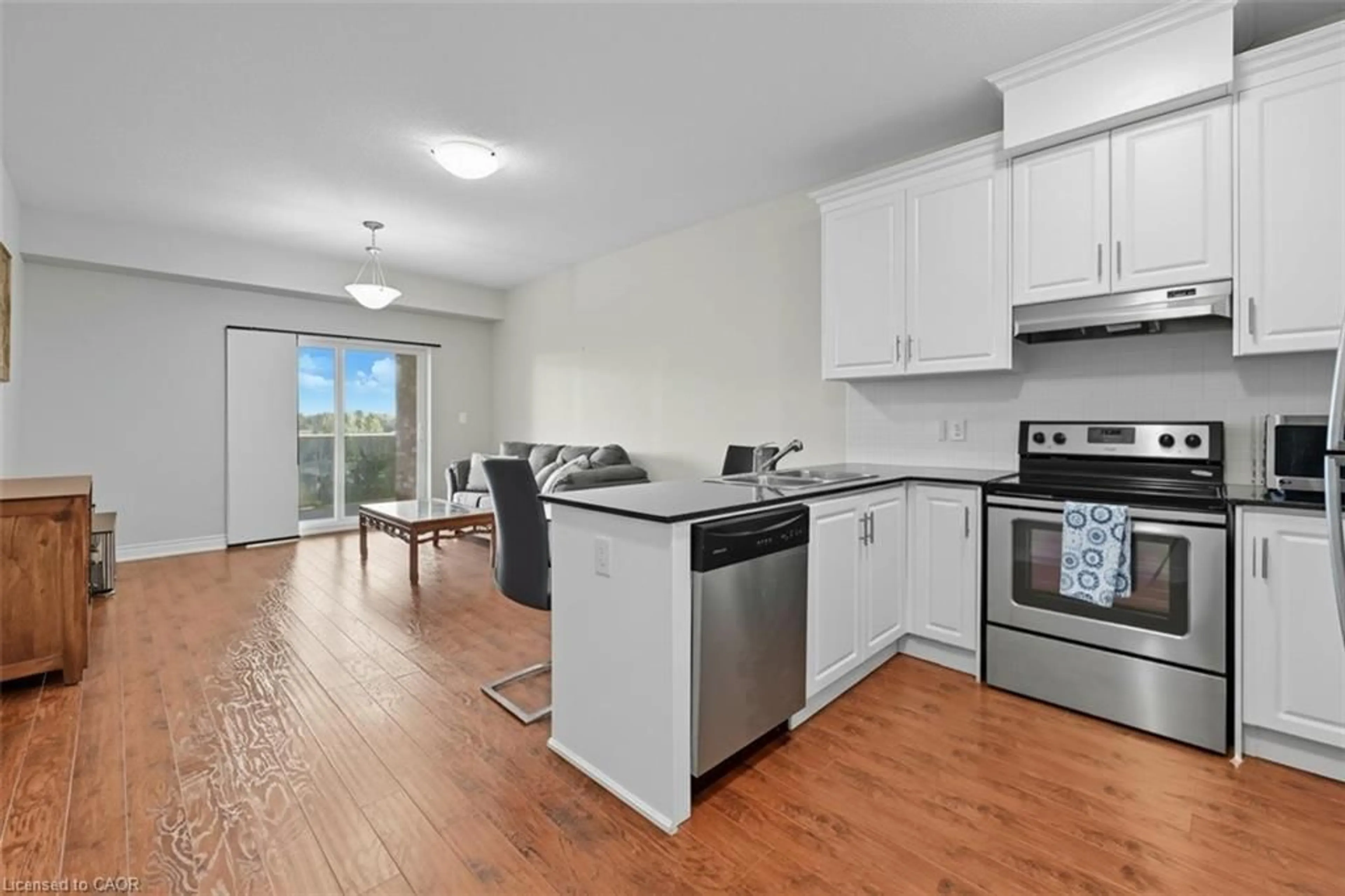 Standard kitchen, wood/laminate floor for 8111 Forest Glen Dr #524, Niagara Falls Ontario L2H 2Y7