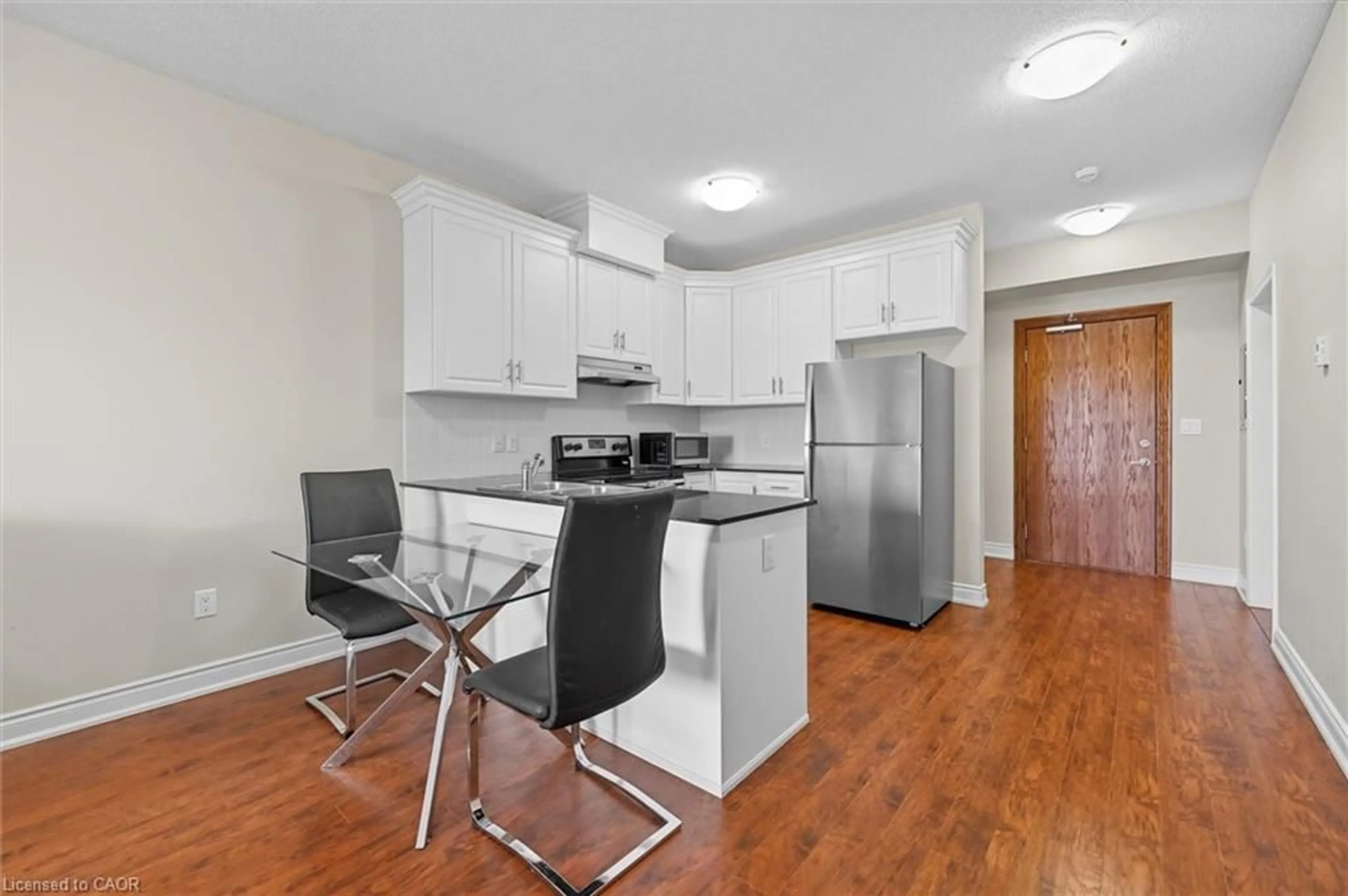 Standard kitchen, wood/laminate floor for 8111 Forest Glen Dr #524, Niagara Falls Ontario L2H 2Y7