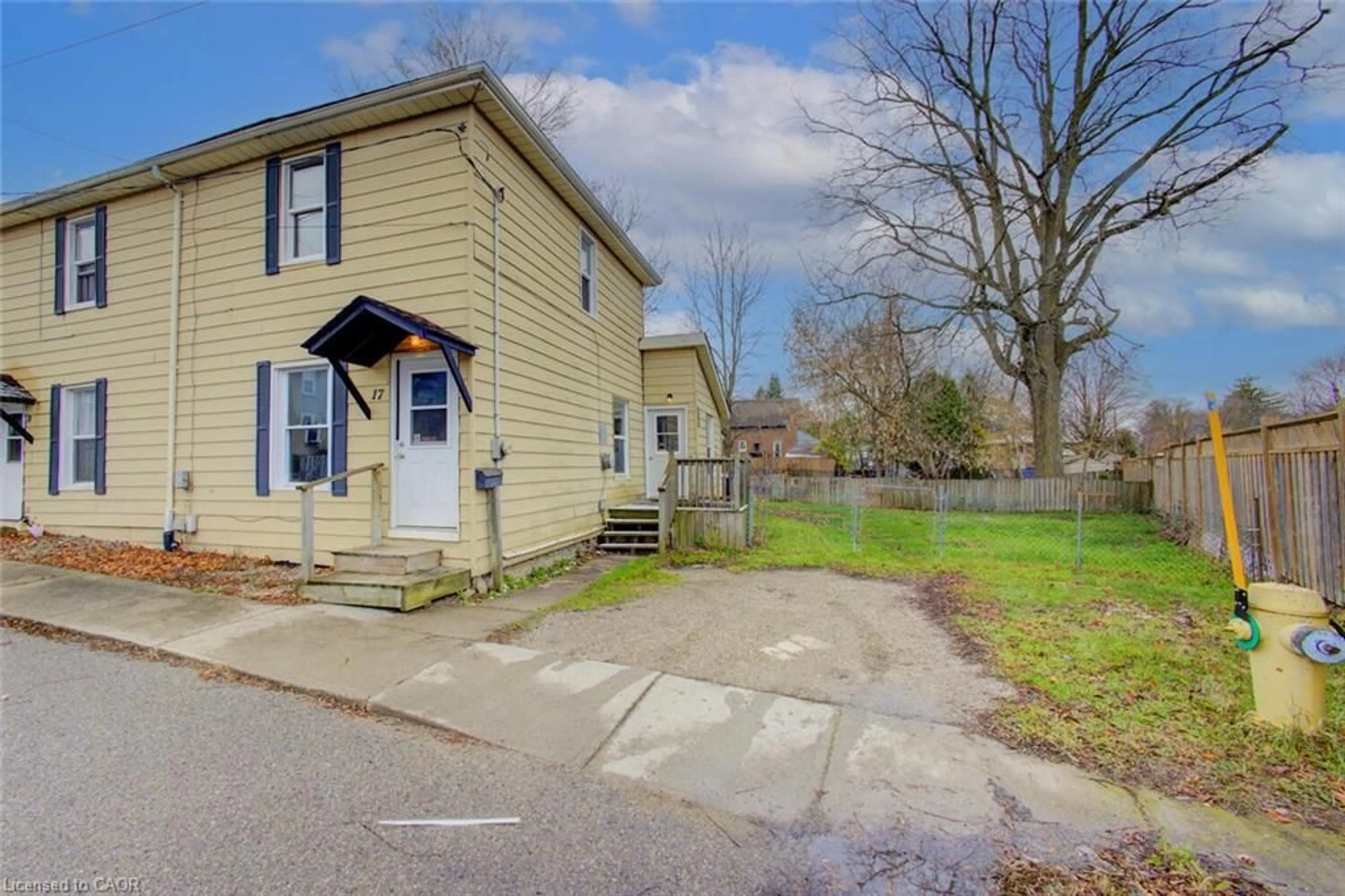 A pic from outside/outdoor area/front of a property/back of a property/a pic from drone, street for 17 William Lane, Woodstock Ontario N4S 6L3