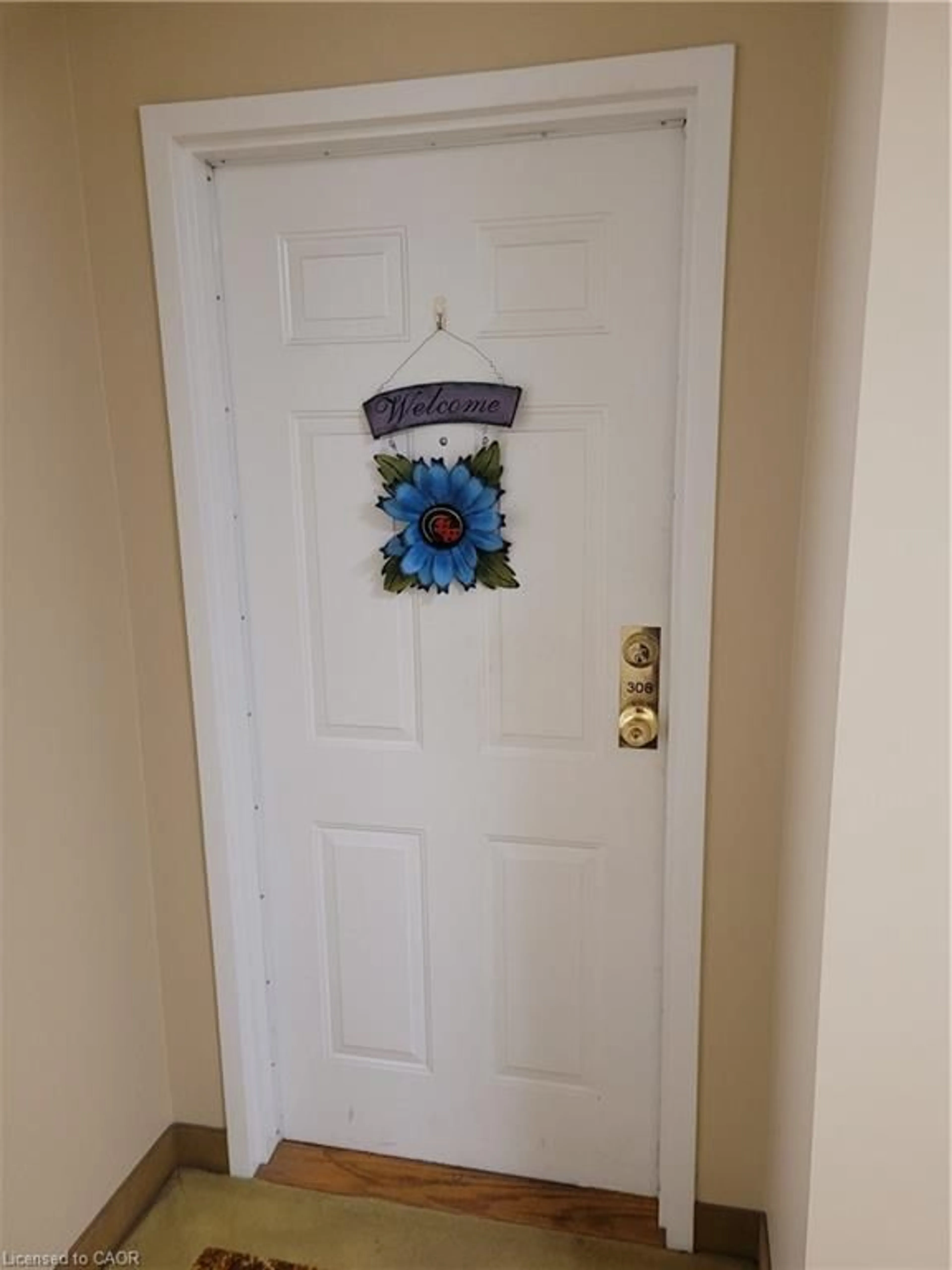 Indoor entryway for 200 Limeridge Rd #308, Hamilton Ontario L9C 7M7