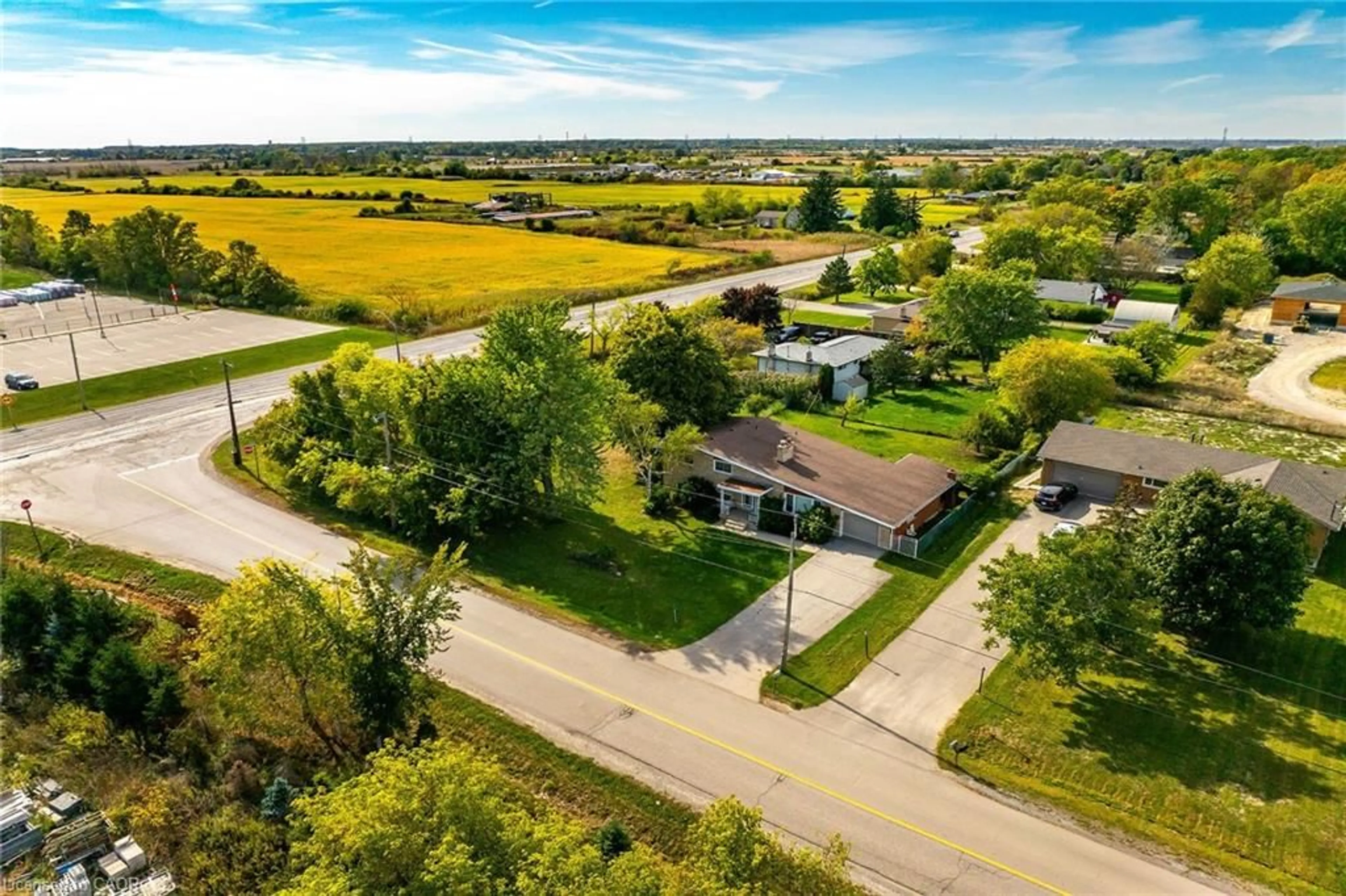 A pic from outside/outdoor area/front of a property/back of a property/a pic from drone, street for 5 Third Rd, Stoney Creek Ontario L8J 3J5