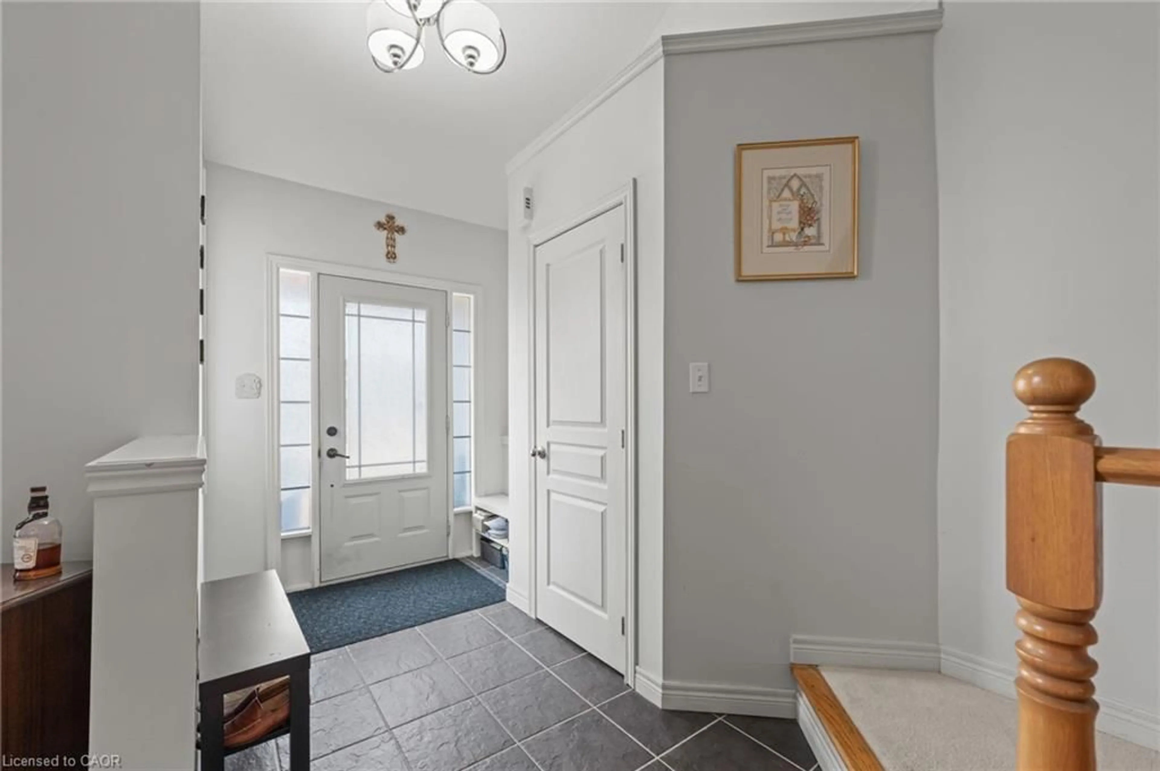 Indoor entryway for 4 Irongate Dr, Paris Ontario N3L 4G4