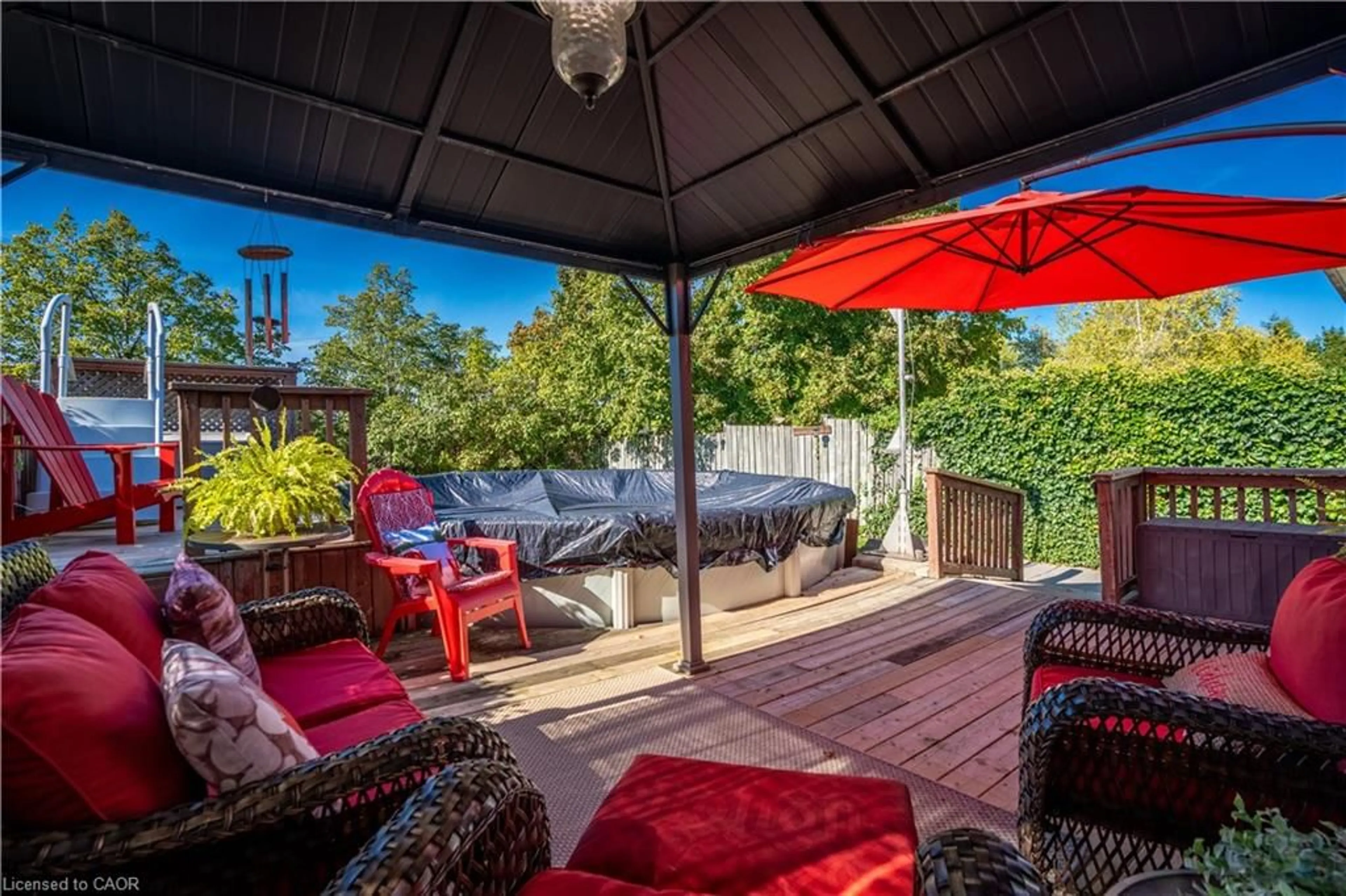 Patio, street for 50 Scottacres Blvd, Caledonia Ontario N3W 2K3