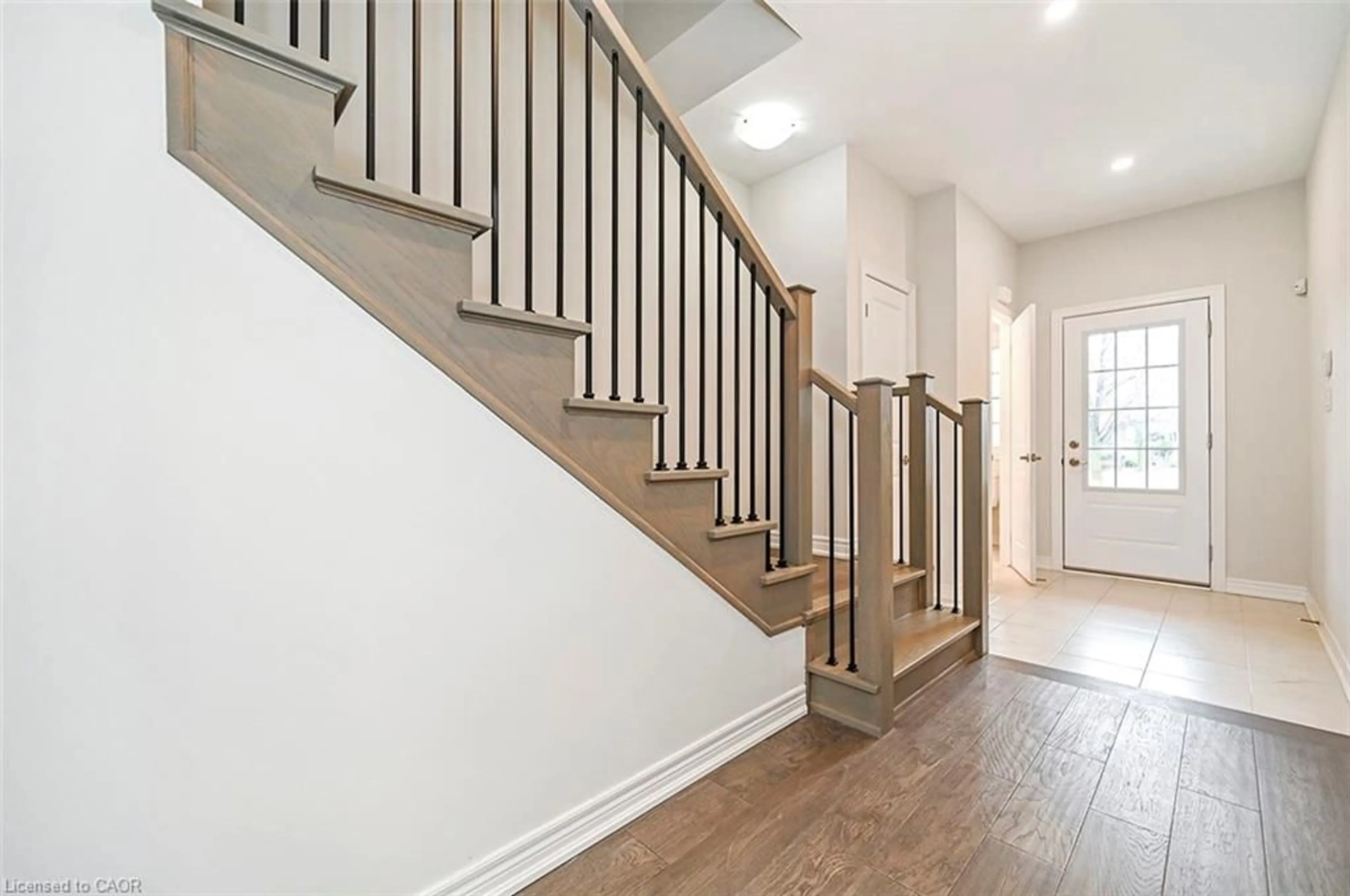 Stairs for 20 Jellicoe Crt, Hamilton Ontario L9A 4T1