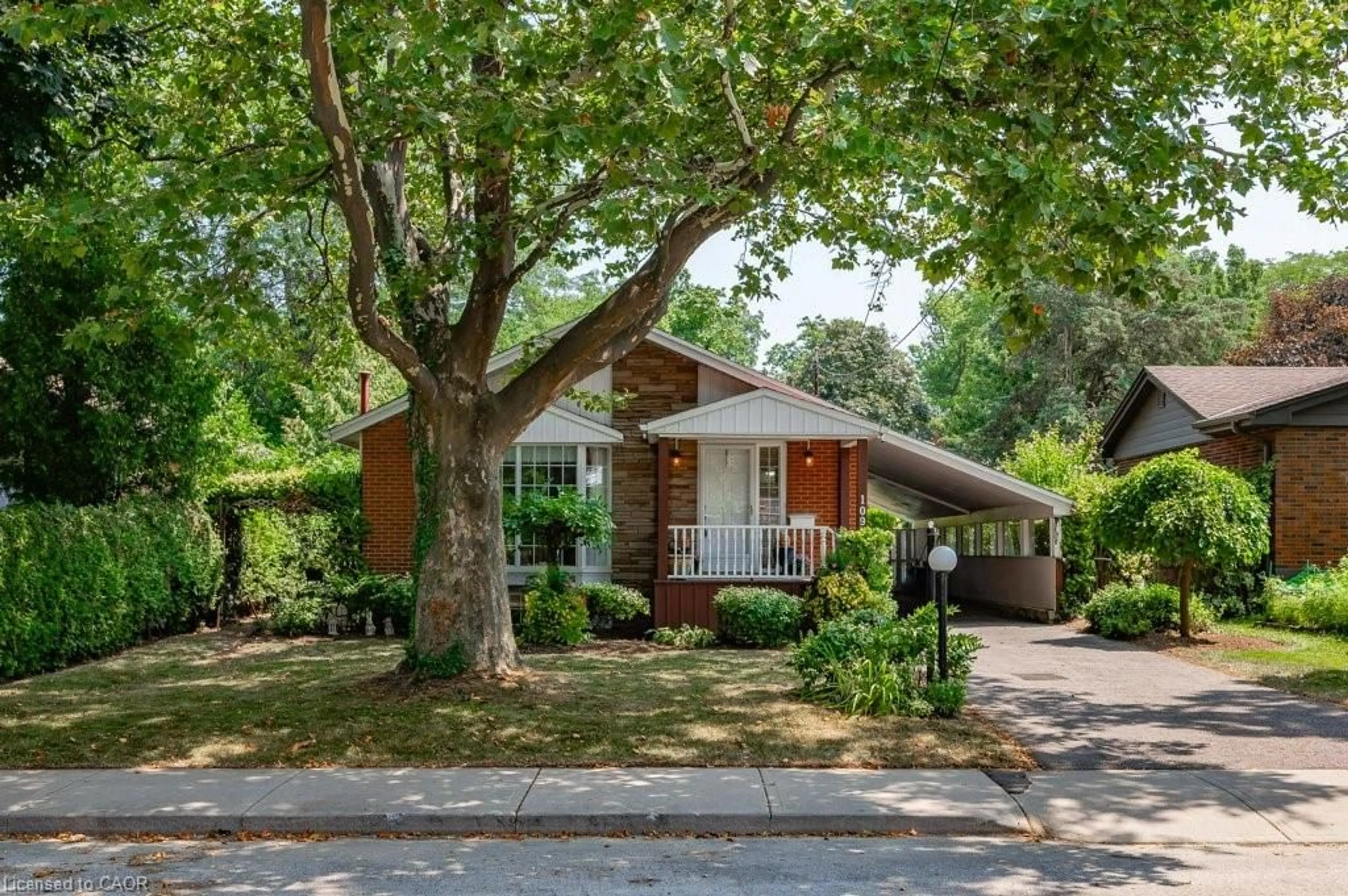 Home with brick exterior material, street for 109 West 31st St, Hamilton Ontario L9C 5E8