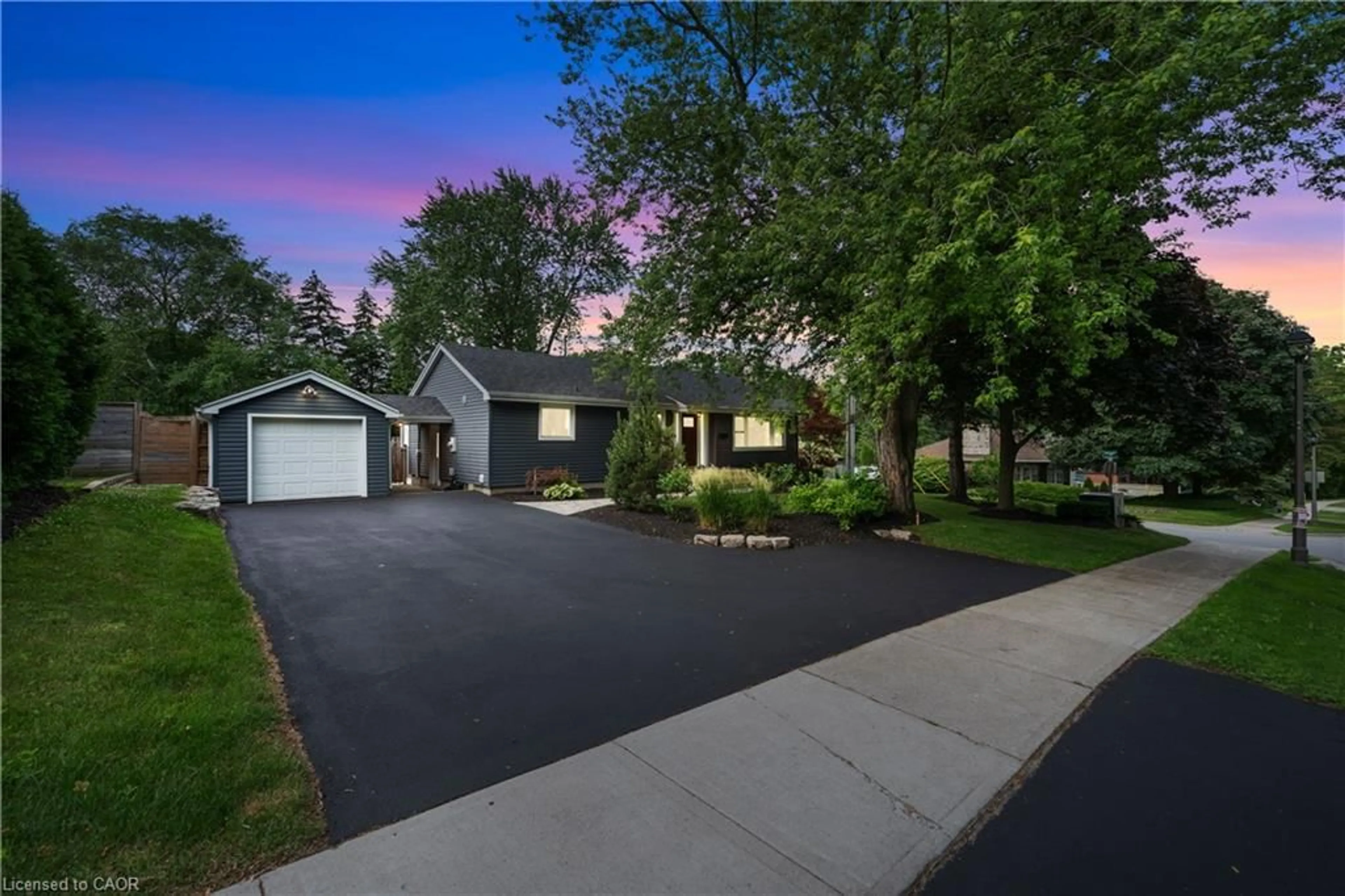 A pic from outside/outdoor area/front of a property/back of a property/a pic from drone, street for 136 Mohawk Rd, Ancaster Ontario L9G 2W9