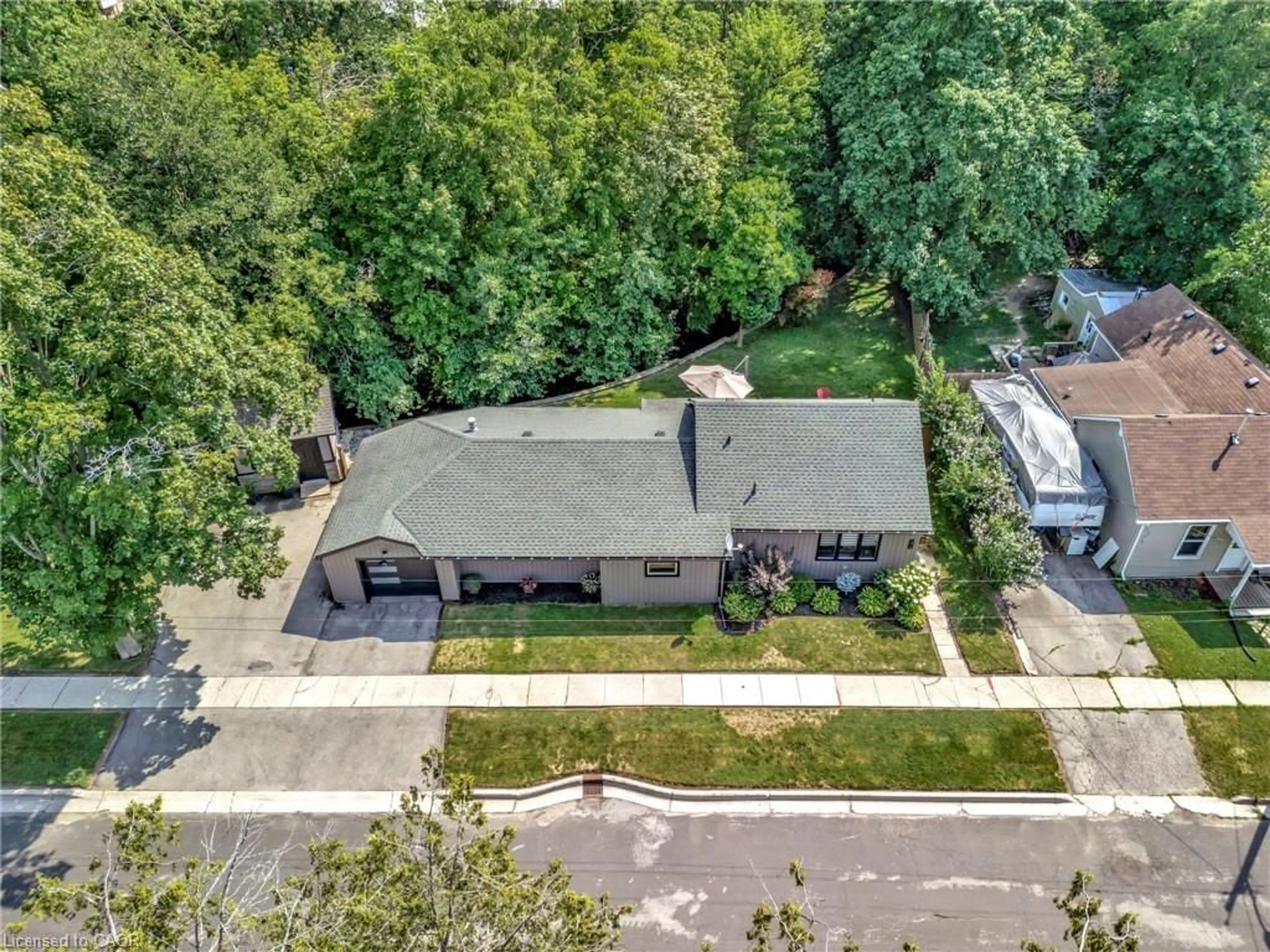 A pic from outside/outdoor area/front of a property/back of a property/a pic from drone, street for 275 Talbot St, Simcoe Ontario N3Y 3X2