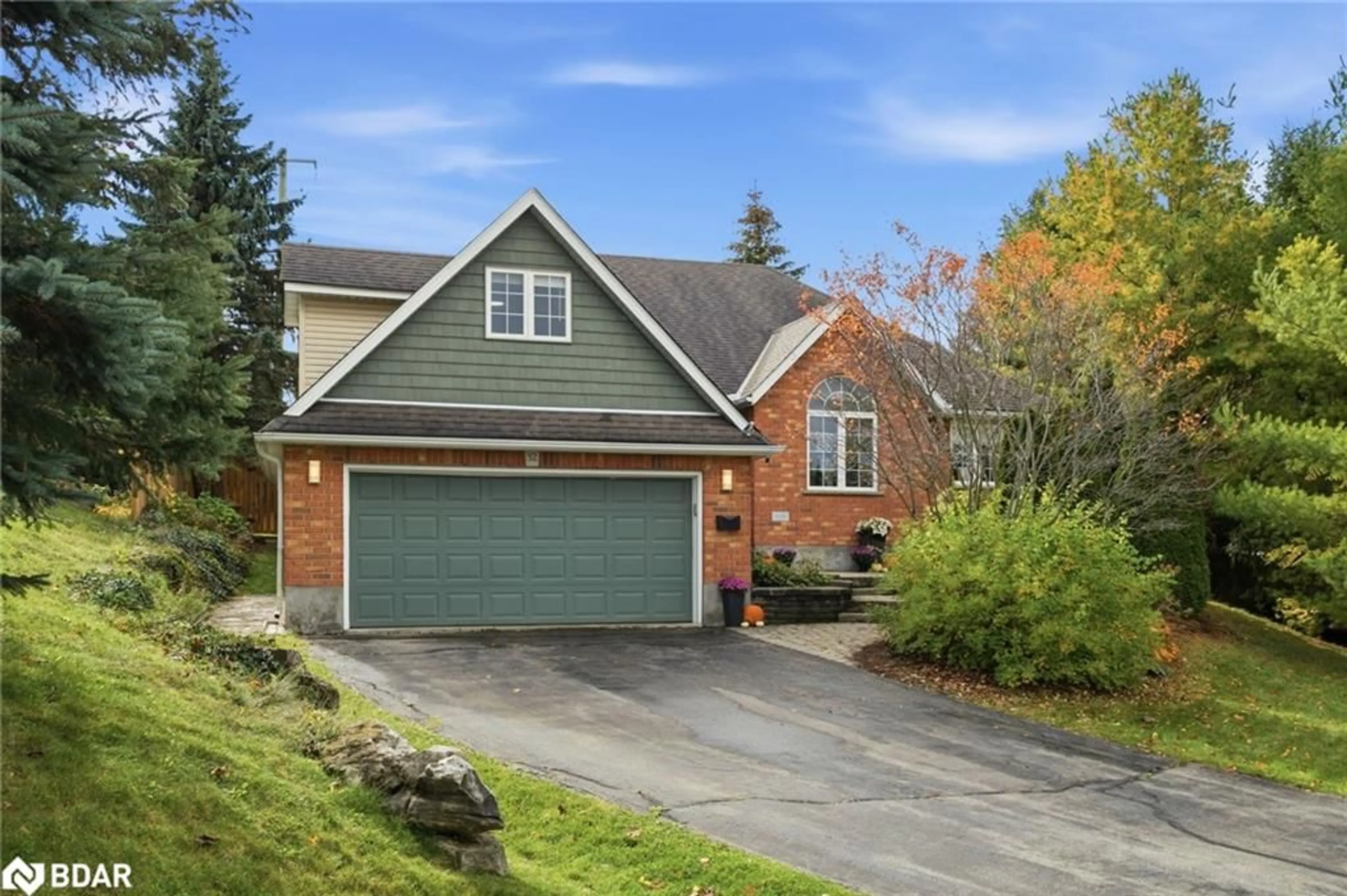 Home with brick exterior material, street for 32 Dickinson Crt, Elora Ontario N0B 1S0