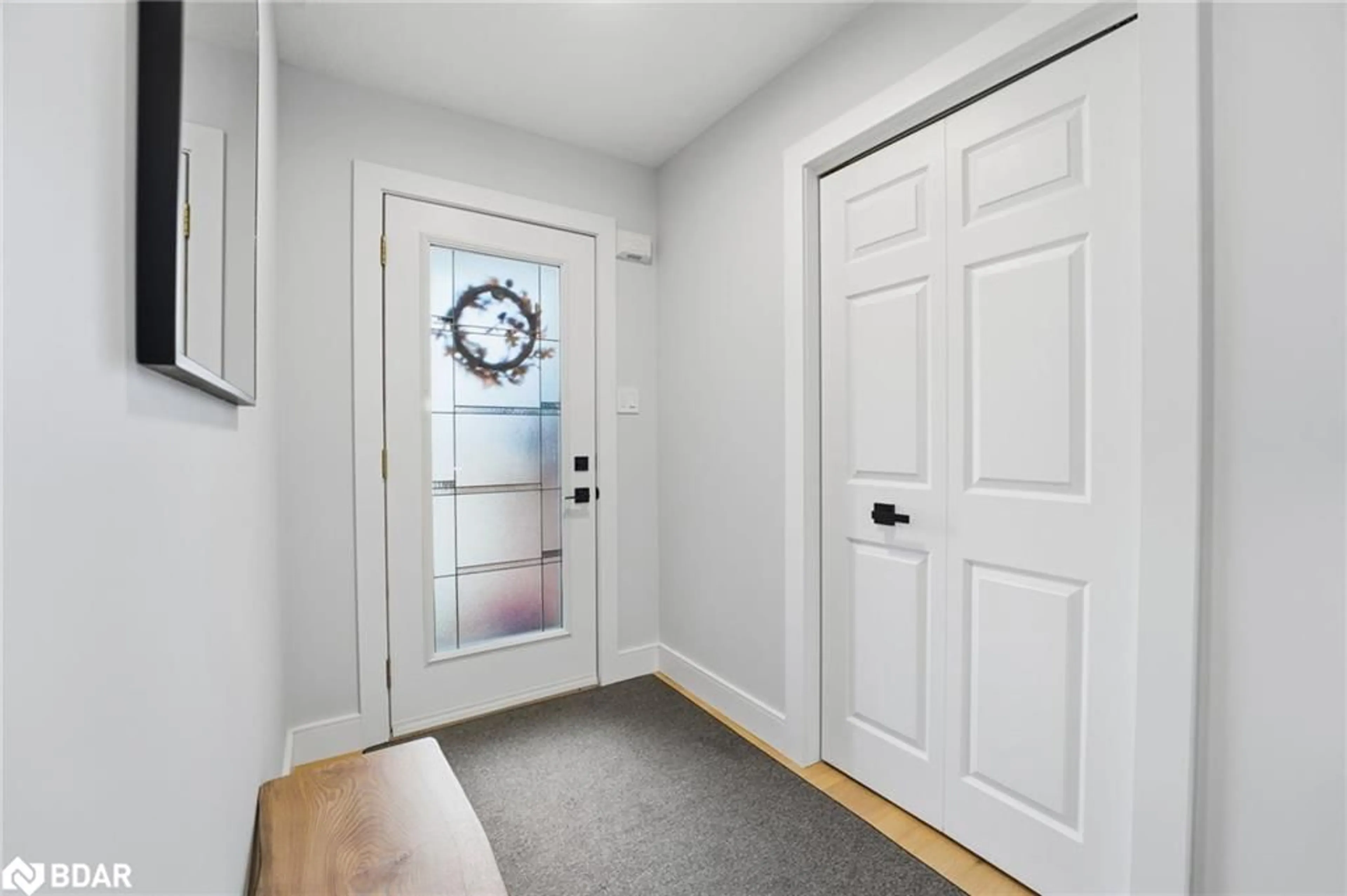 Indoor entryway for 32 Dickinson Crt, Elora Ontario N0B 1S0