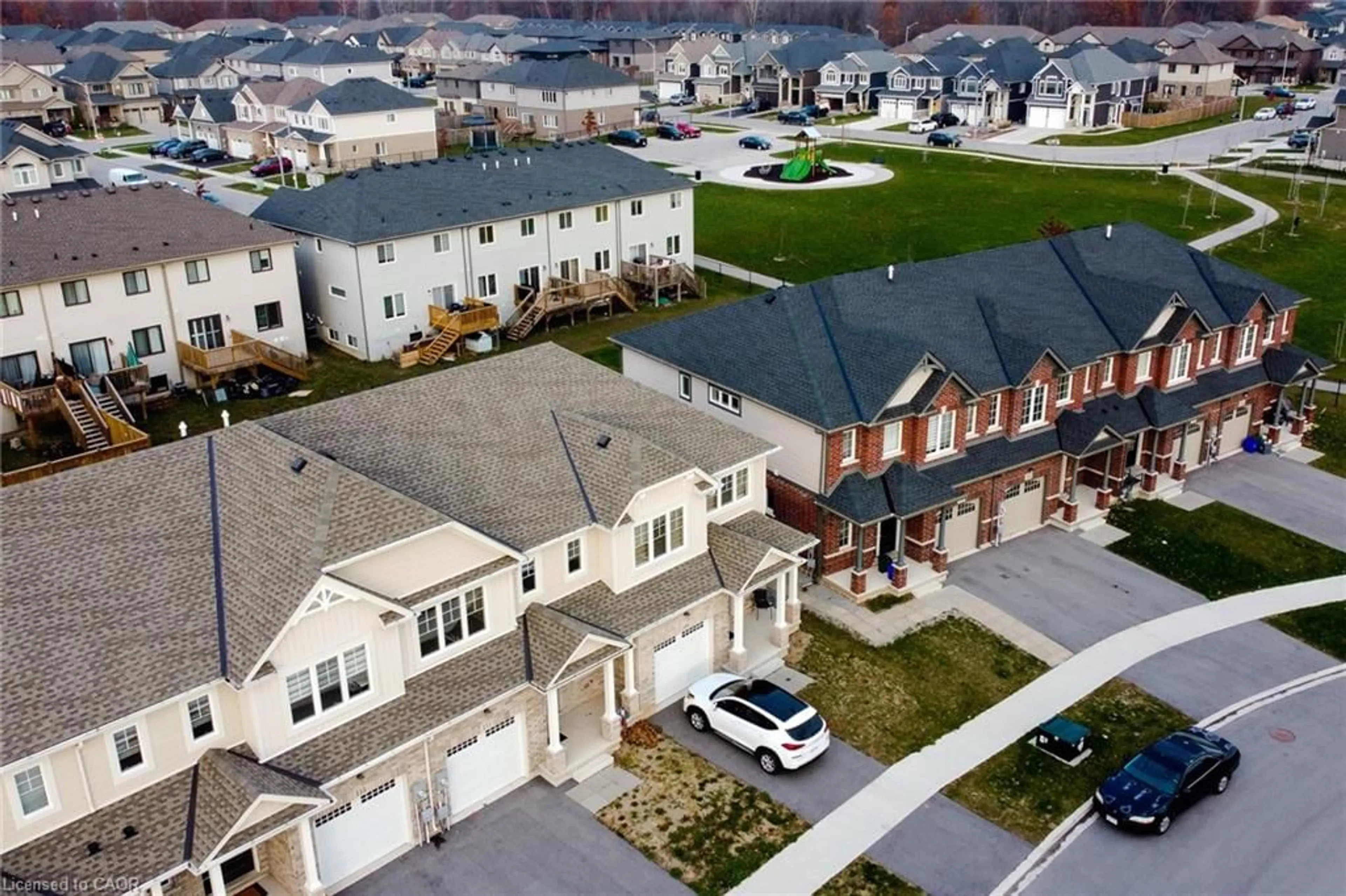 A pic from outside/outdoor area/front of a property/back of a property/a pic from drone, street for 111 Alicia Cres, Thorold Ontario L2V 0M2