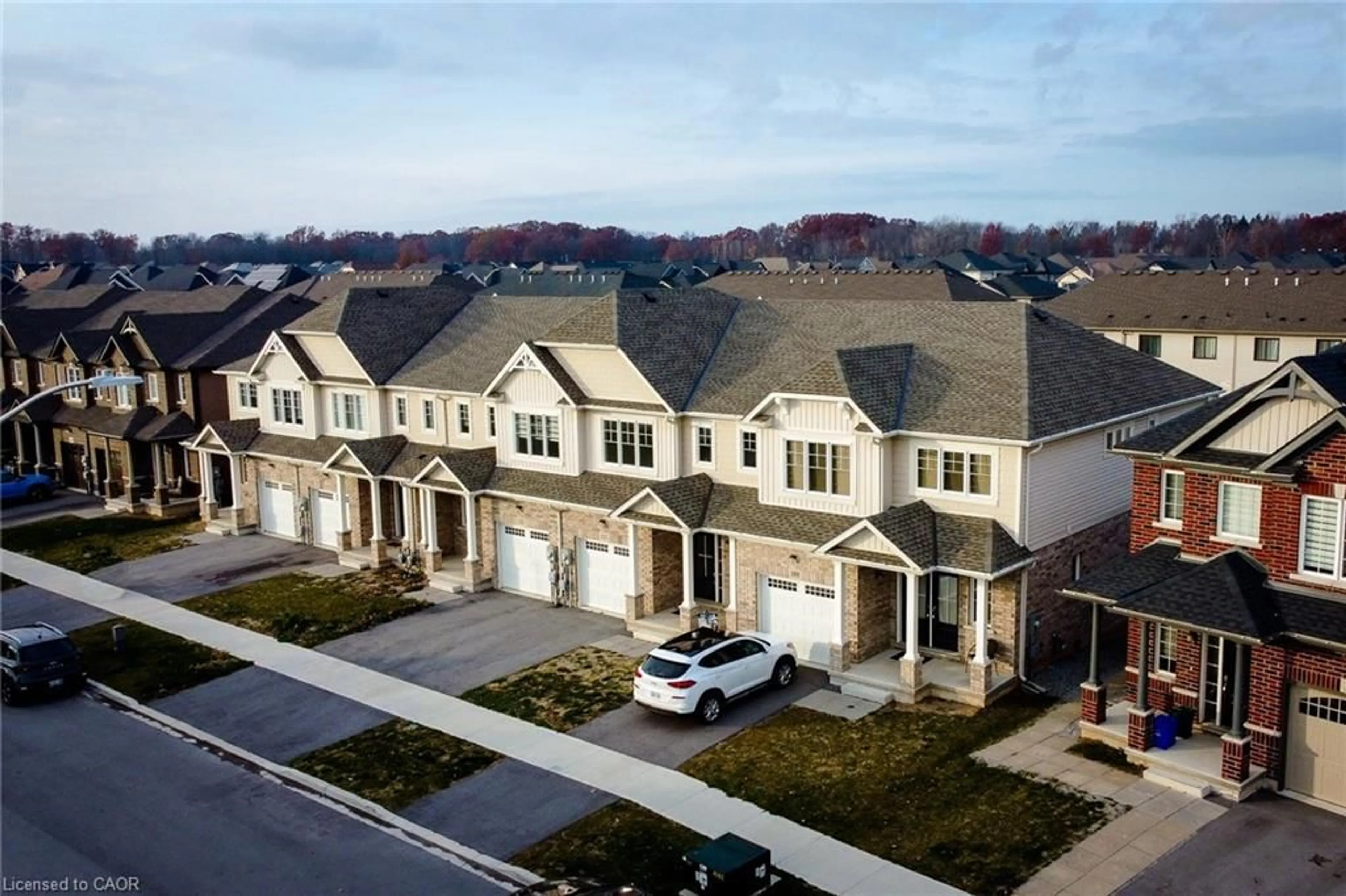 A pic from outside/outdoor area/front of a property/back of a property/a pic from drone, street for 111 Alicia Cres, Thorold Ontario L2V 0M2