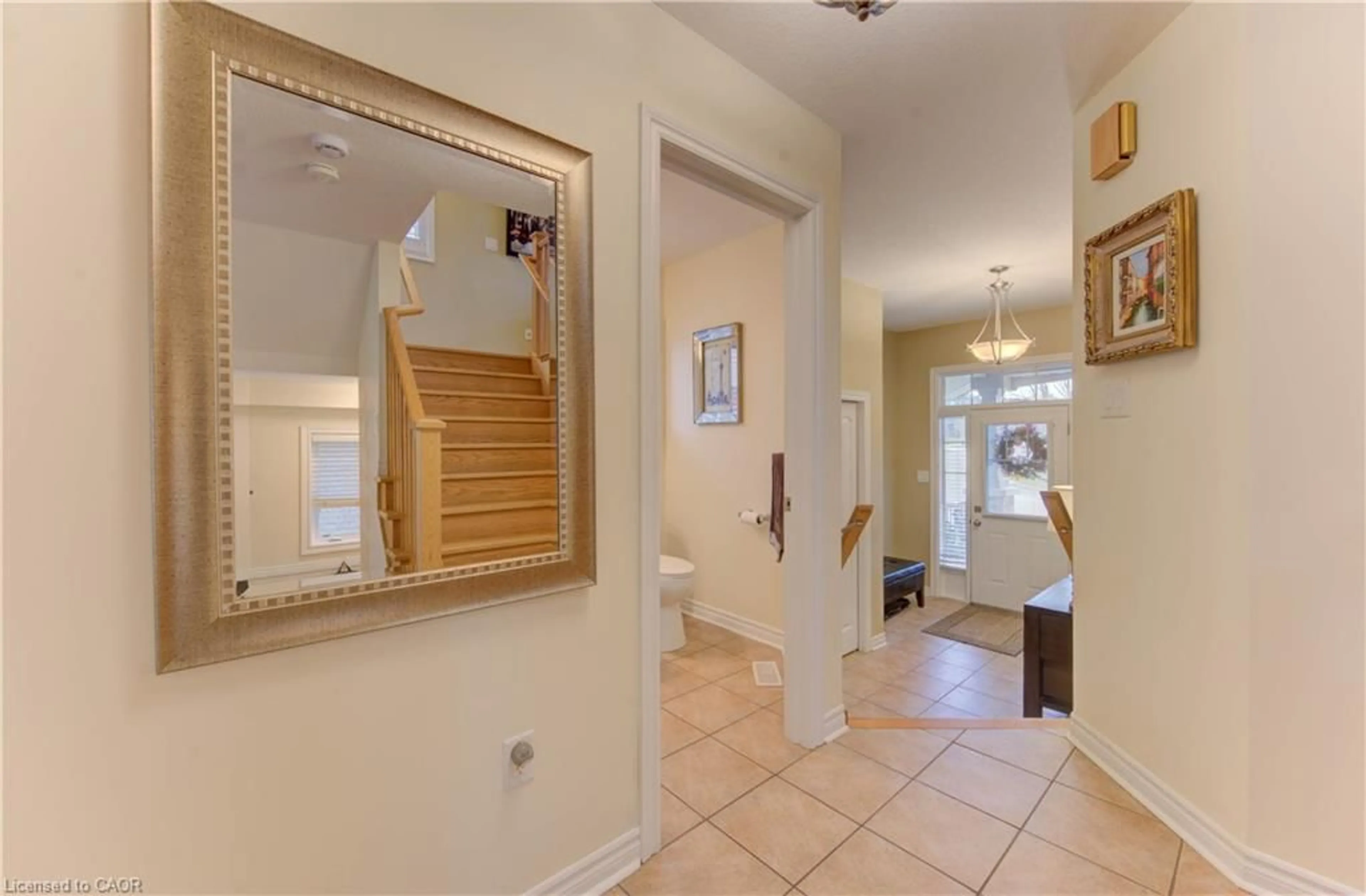 Indoor foyer for 601 Isaiah Cres, Kitchener Ontario N2E 0E6