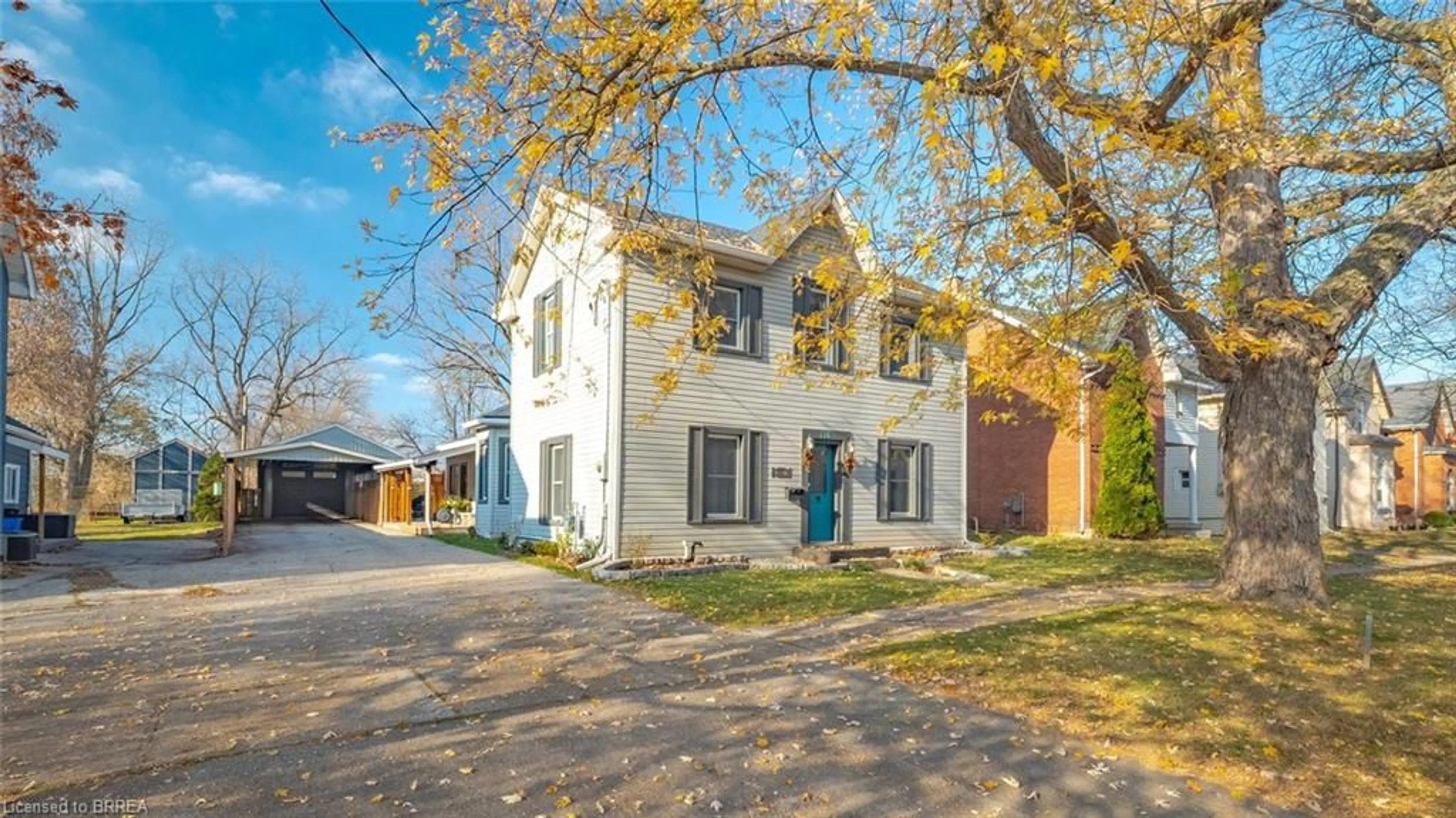 A pic from outside/outdoor area/front of a property/back of a property/a pic from drone, street for 116 Eagle Ave, Brantford Ontario N3S 1Z5