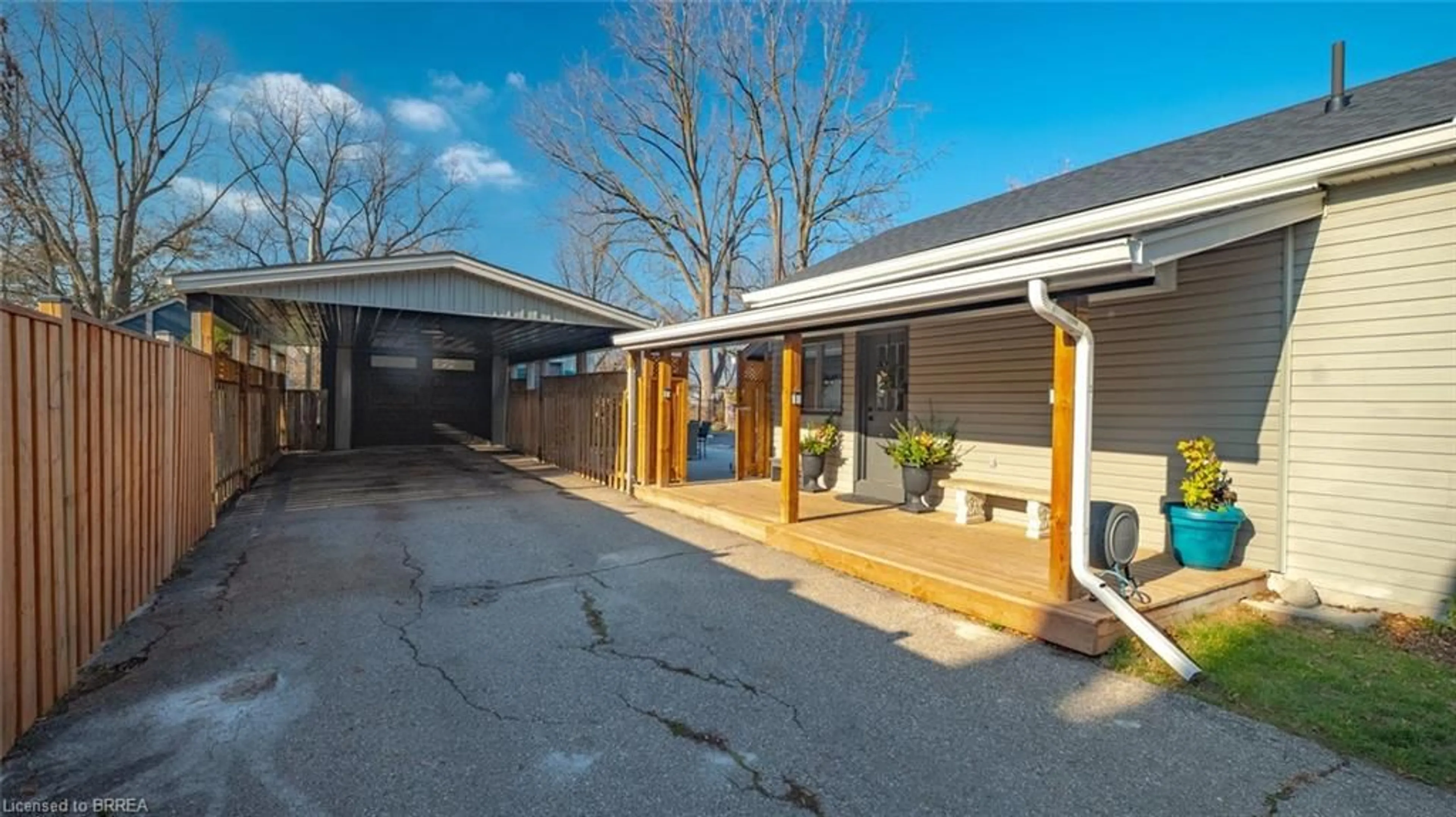 Patio, building for 116 Eagle Ave, Brantford Ontario N3S 1Z5