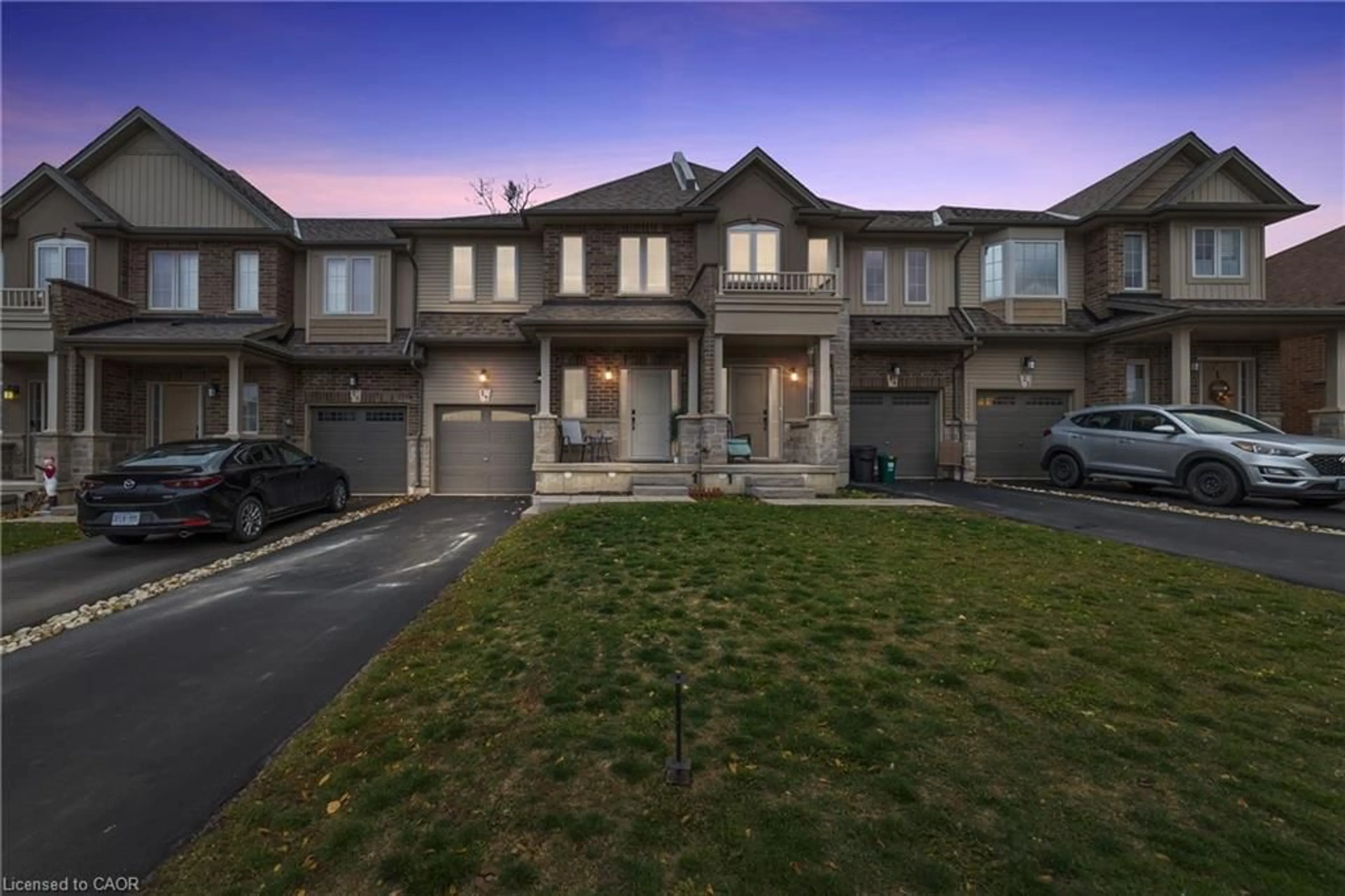 A pic from outside/outdoor area/front of a property/back of a property/a pic from drone, street for 17 Dennis Dr, Smithville Ontario L0R 2A0