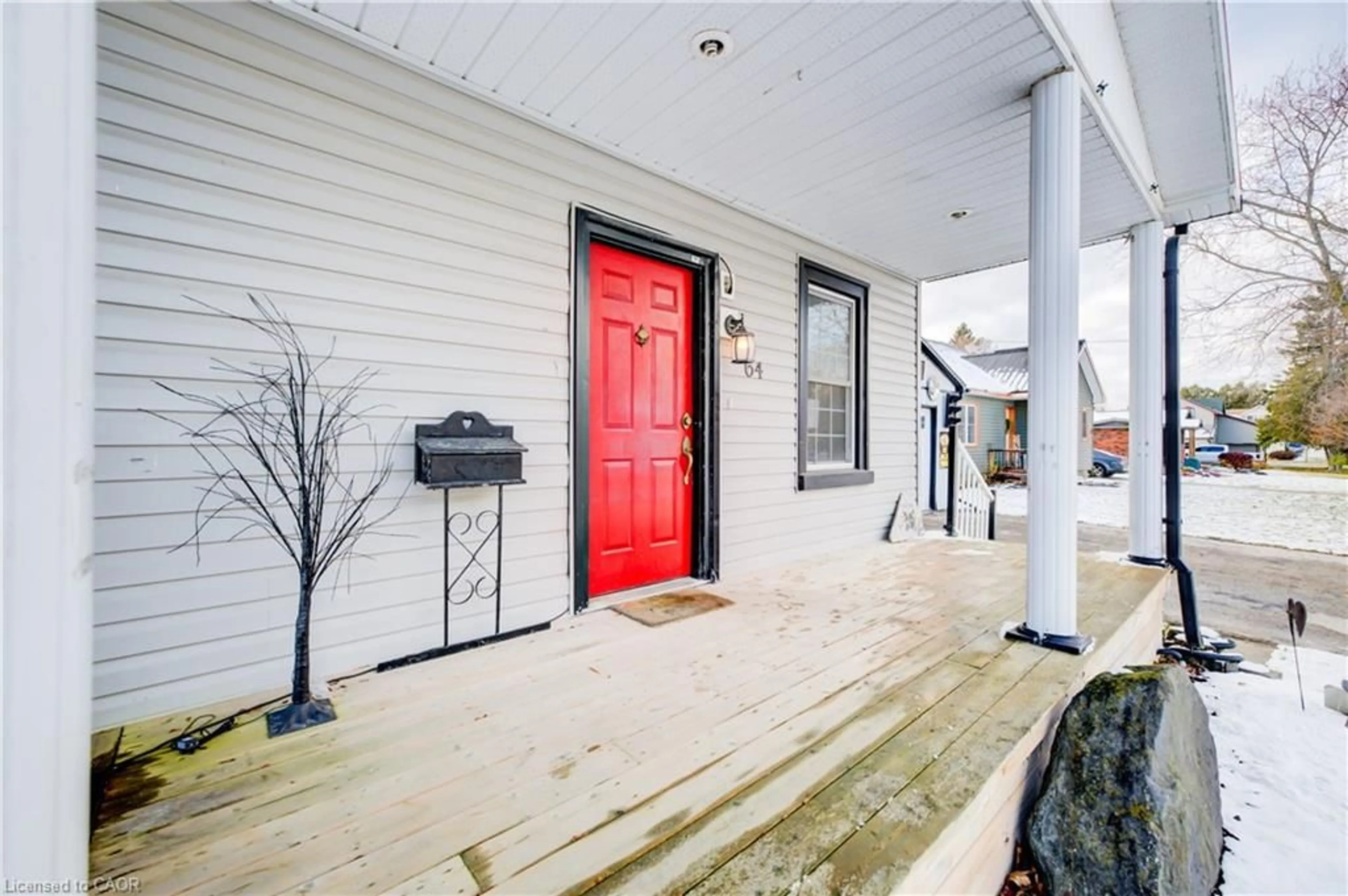 Indoor entryway for 64 George St, Harriston Ontario N0G 1Z0