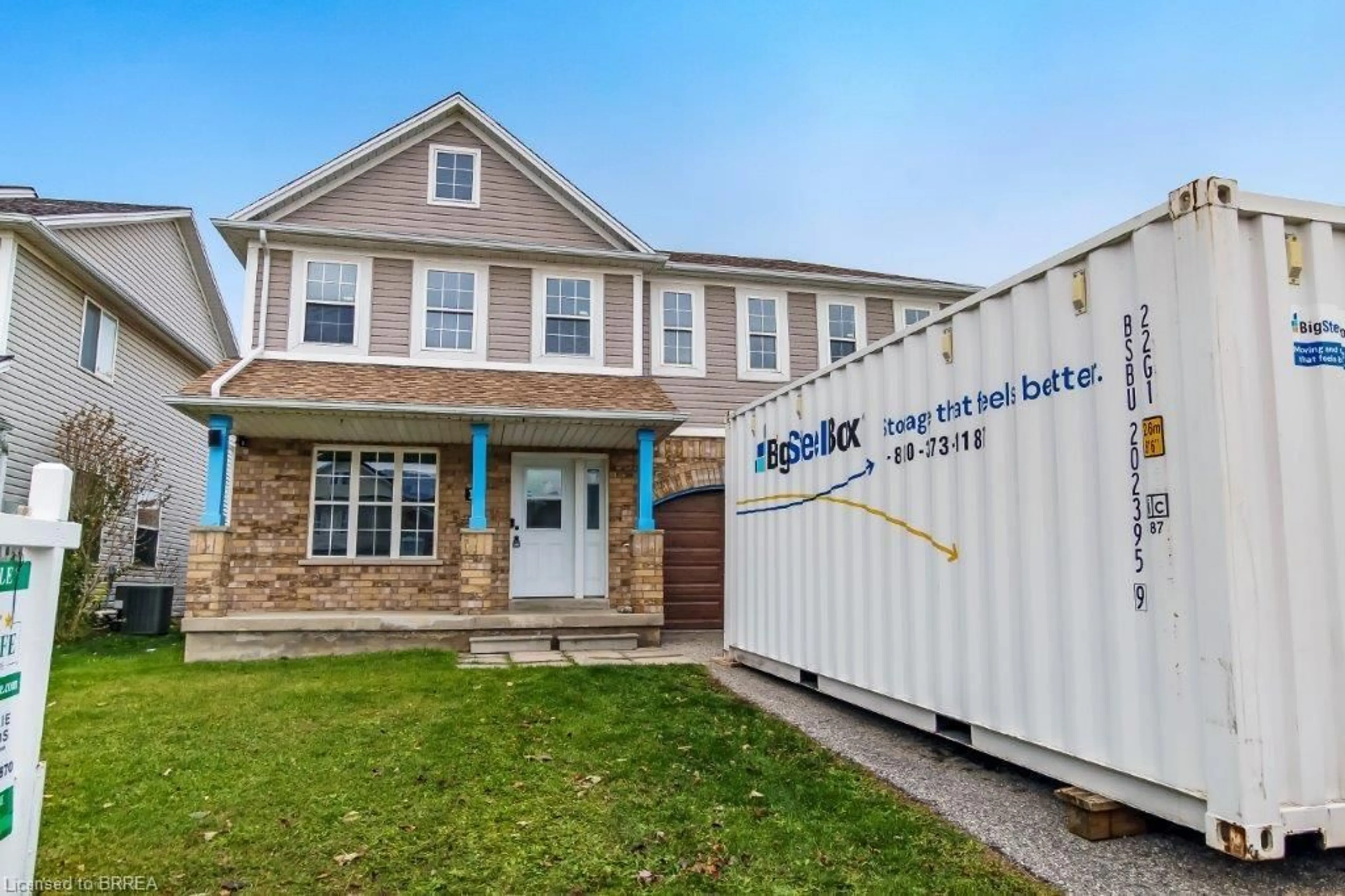 Home with vinyl exterior material, building for 17 Stowe Terr, Brantford Ontario N3T 6P4