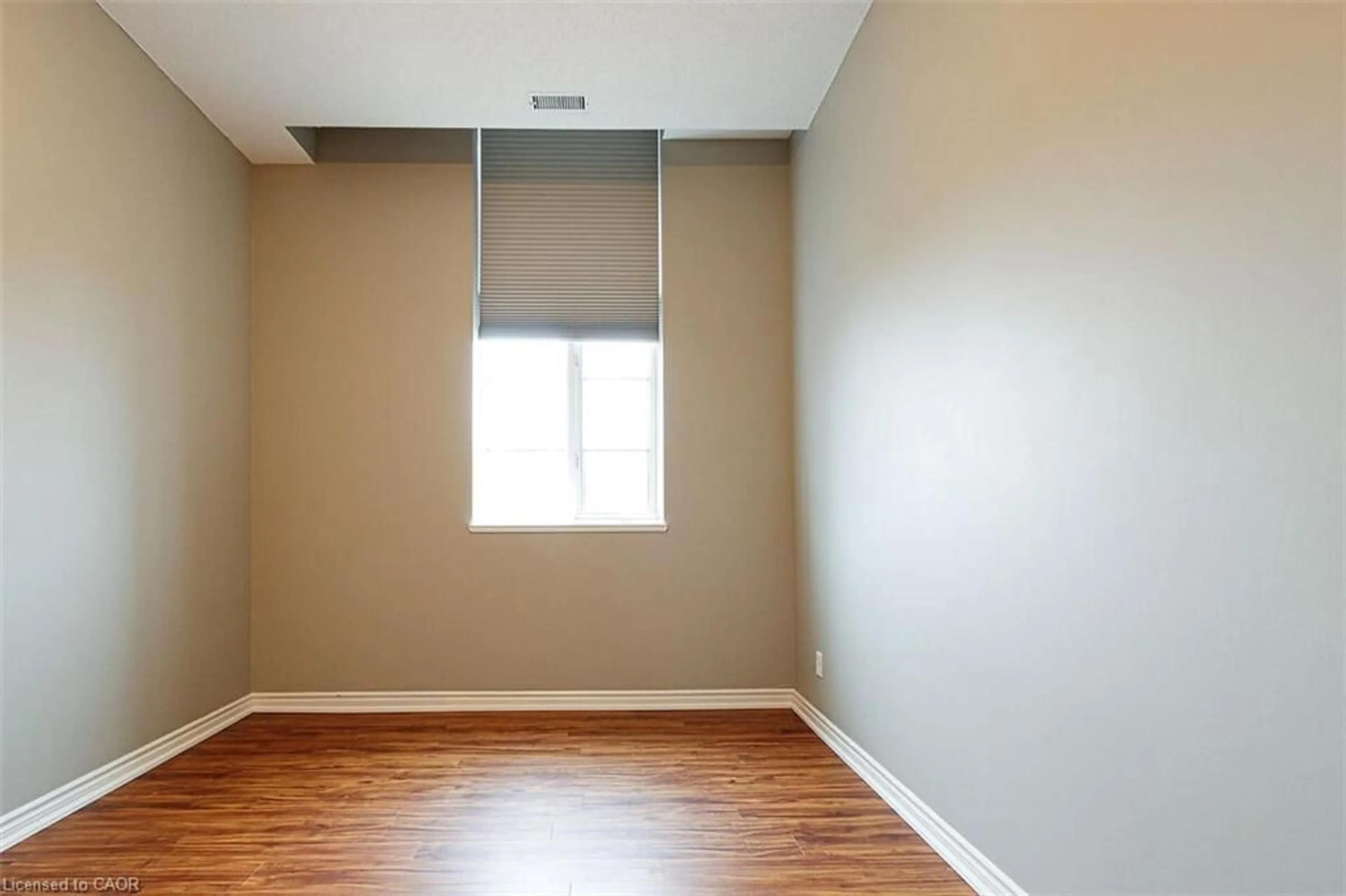 A pic of a room for 262 Dundas St #306, Waterdown Ontario L8B 1A9