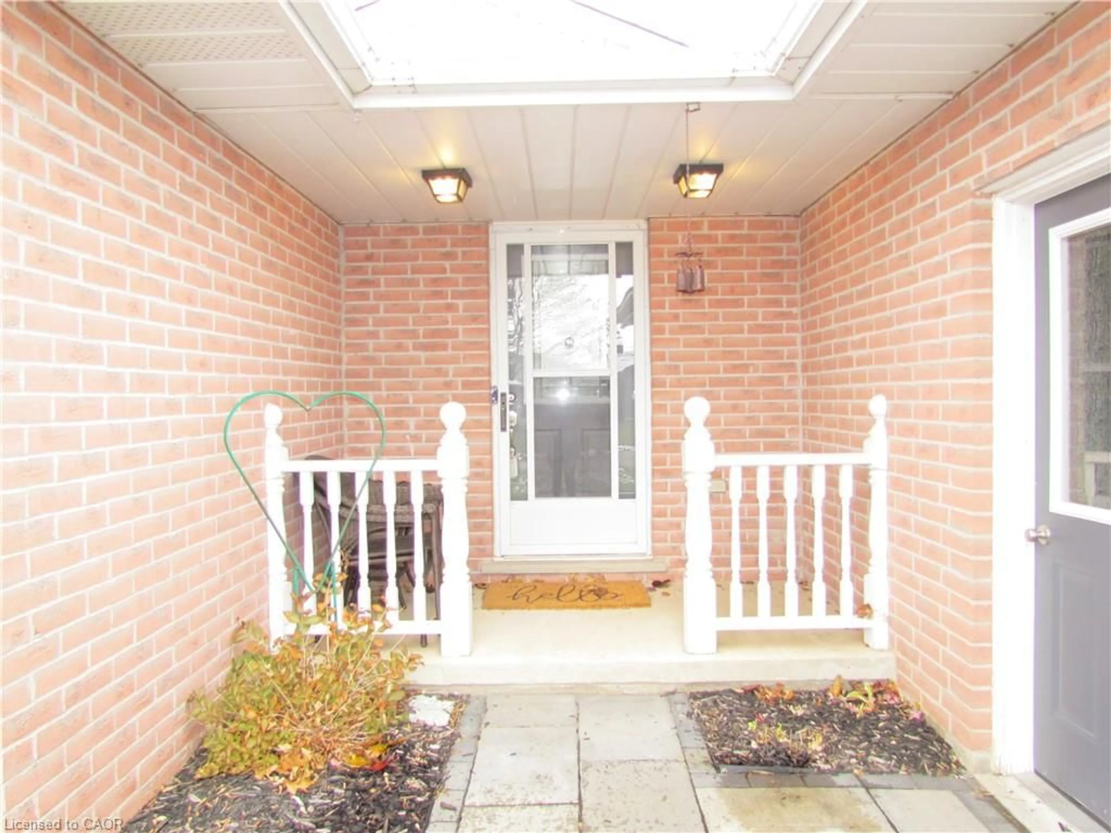 Indoor entryway for 38 Barker St, Tillsonburg Ontario N4G 1E5