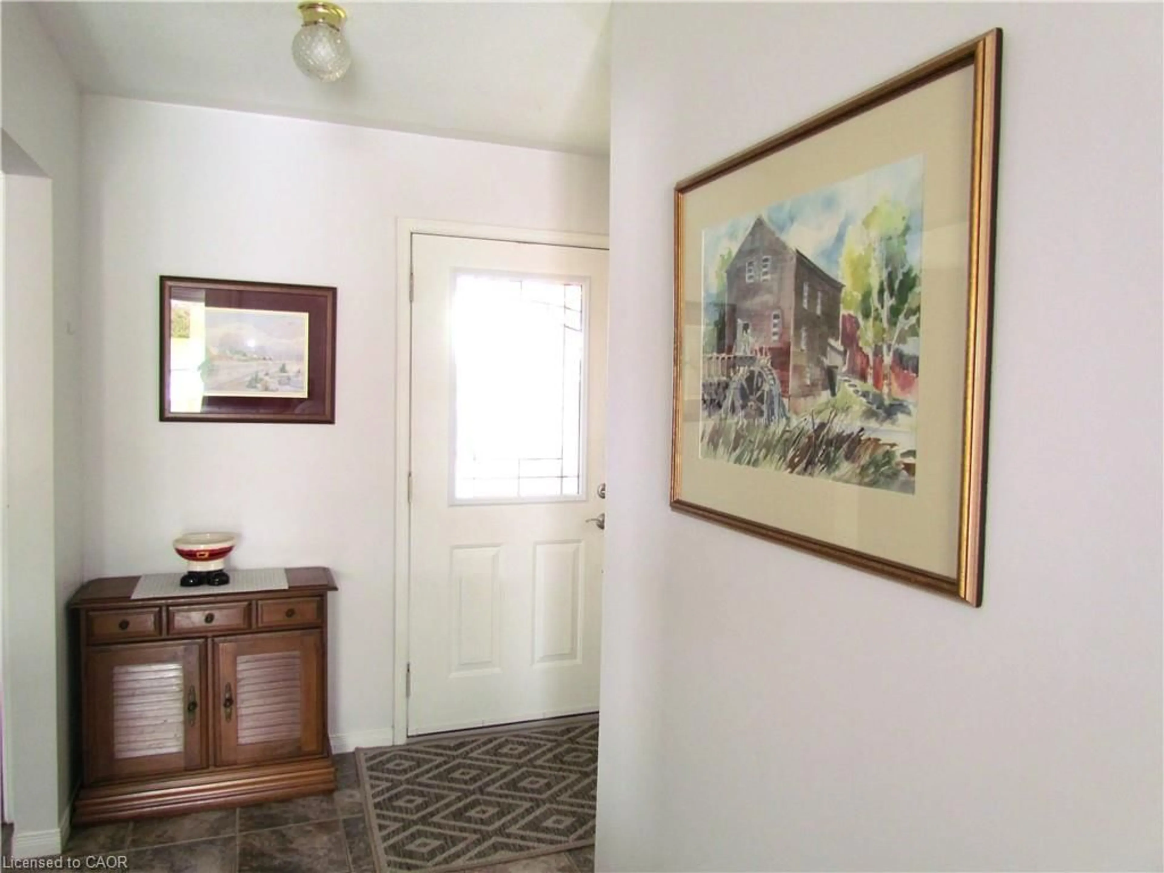 Indoor foyer for 38 Barker St, Tillsonburg Ontario N4G 1E5