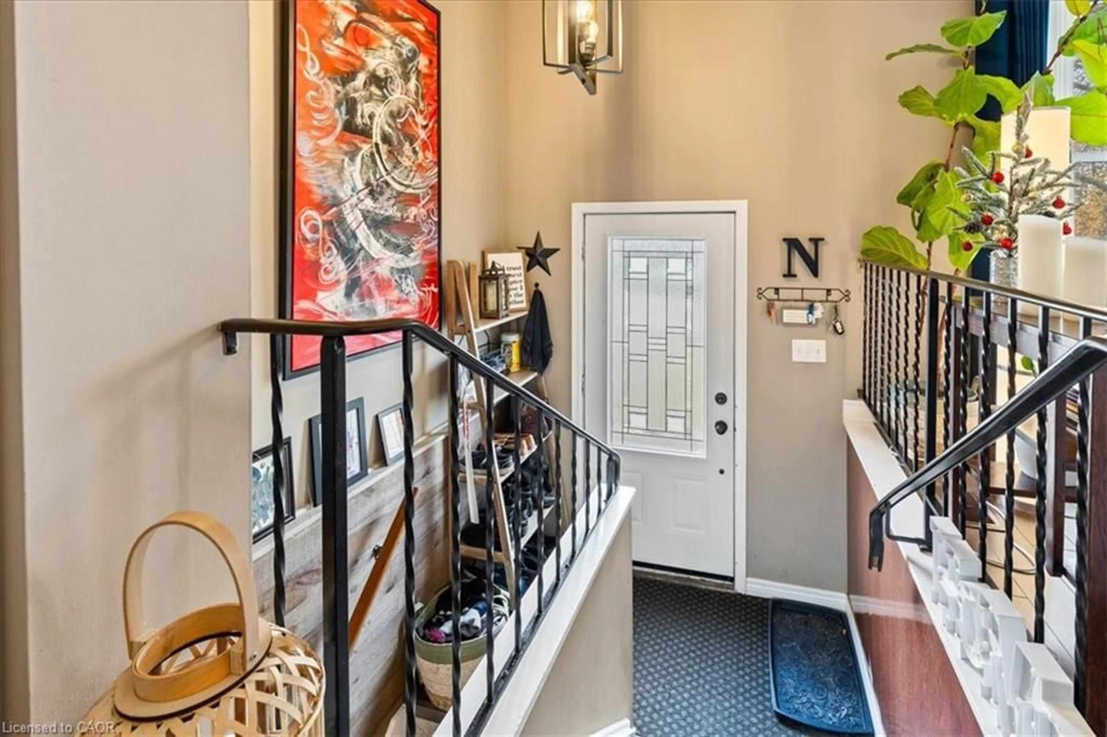 Indoor entryway for 1123 Pearson Dr, Woodstock Ontario N4S 8J4