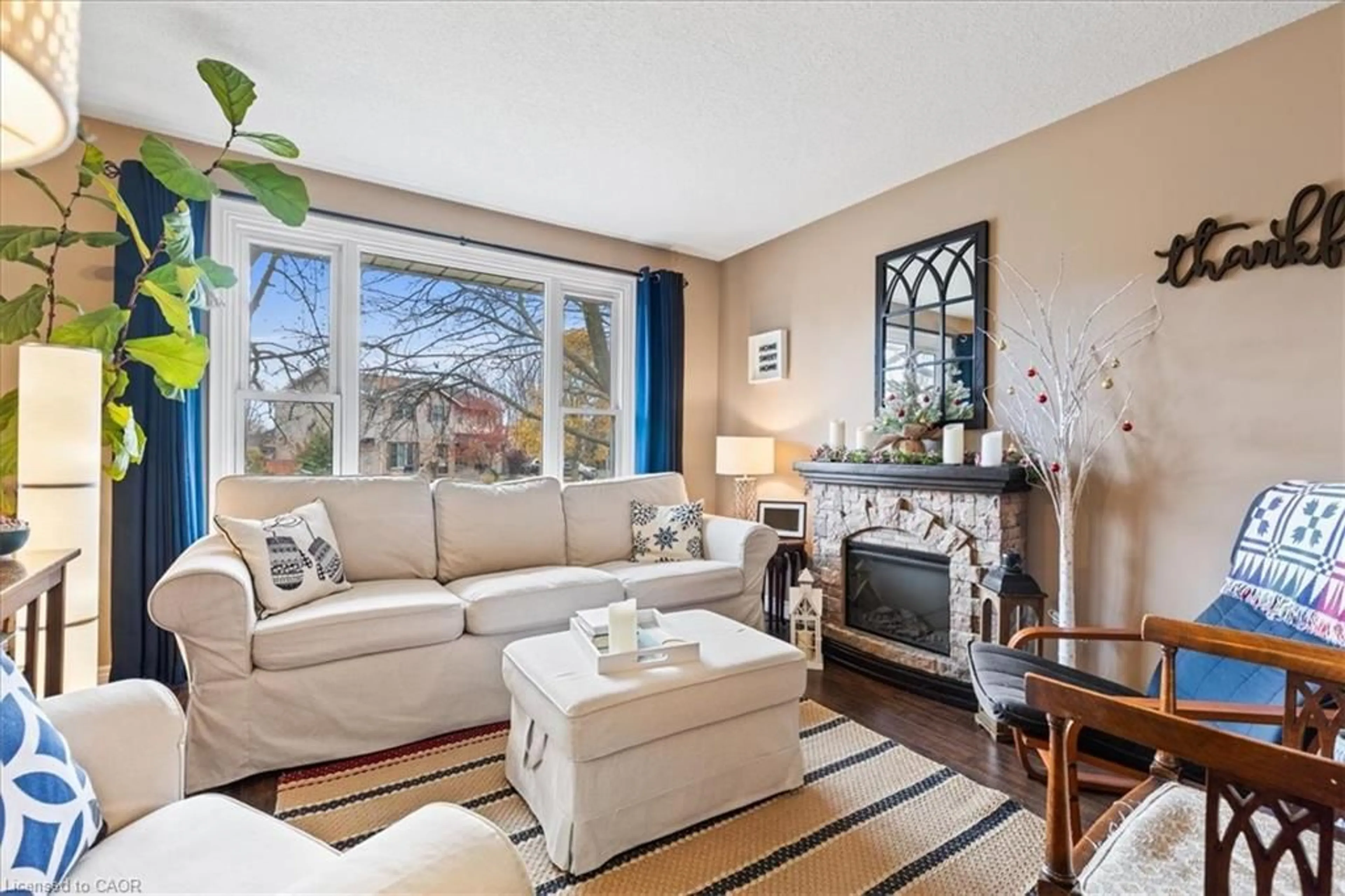 Living room with furniture, unknown for 1123 Pearson Dr, Woodstock Ontario N4S 8J4