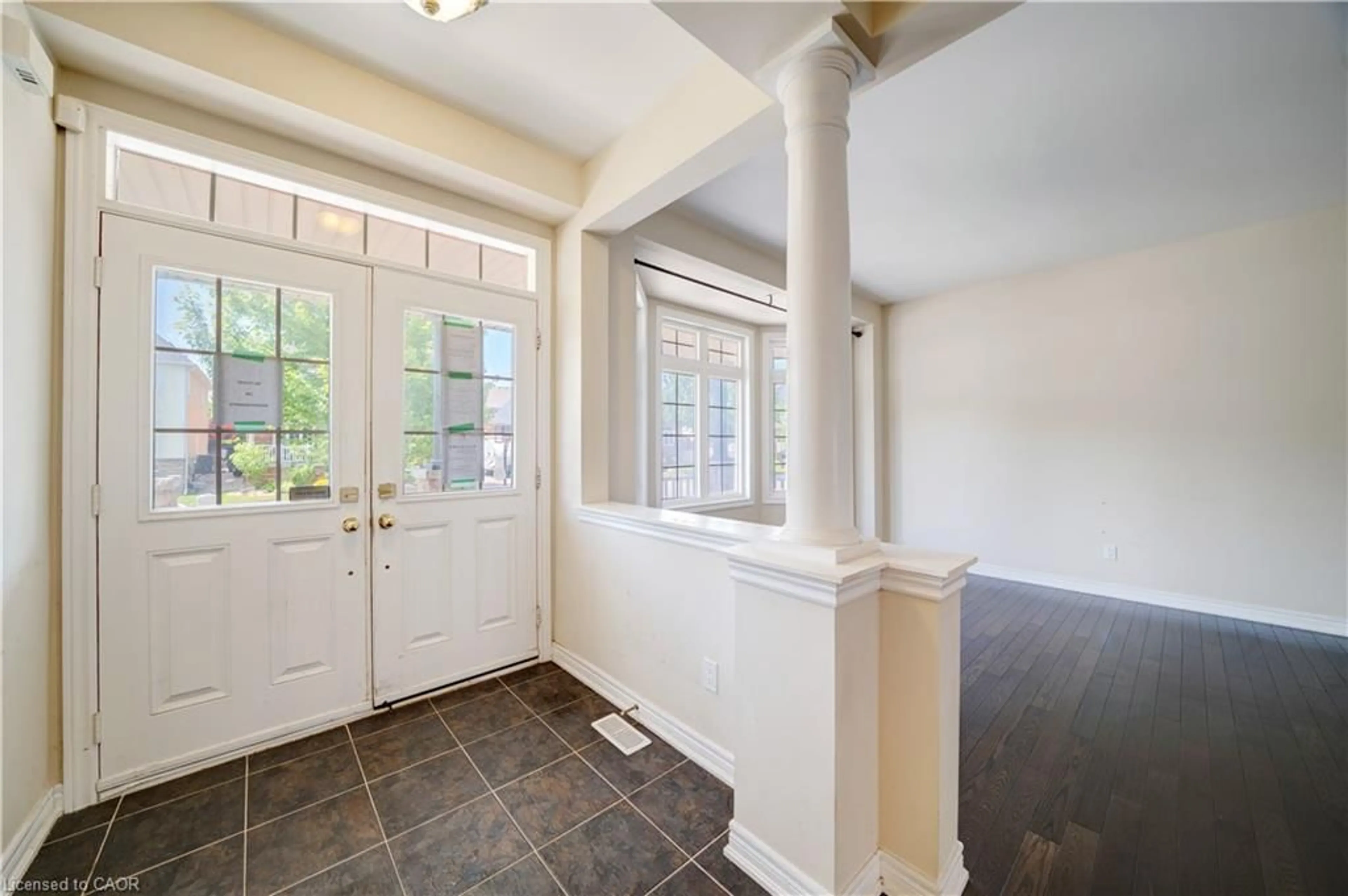 Indoor entryway for 11 Belsey Lane, Newcastle Ontario L1B 0B3