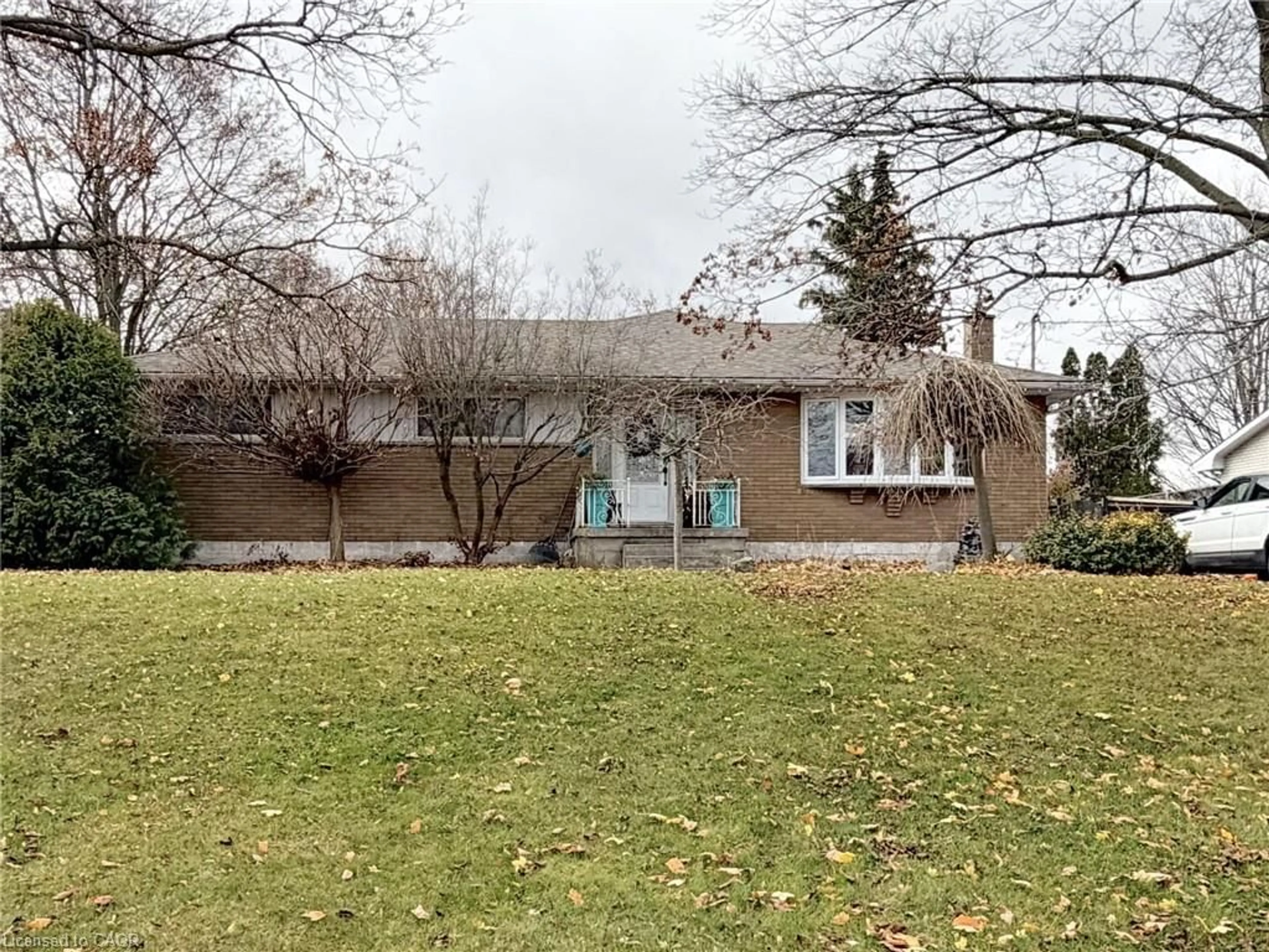 A pic from outside/outdoor area/front of a property/back of a property/a pic from drone, street for 6 Bayly Dr, Paris Ontario N3L 2P9