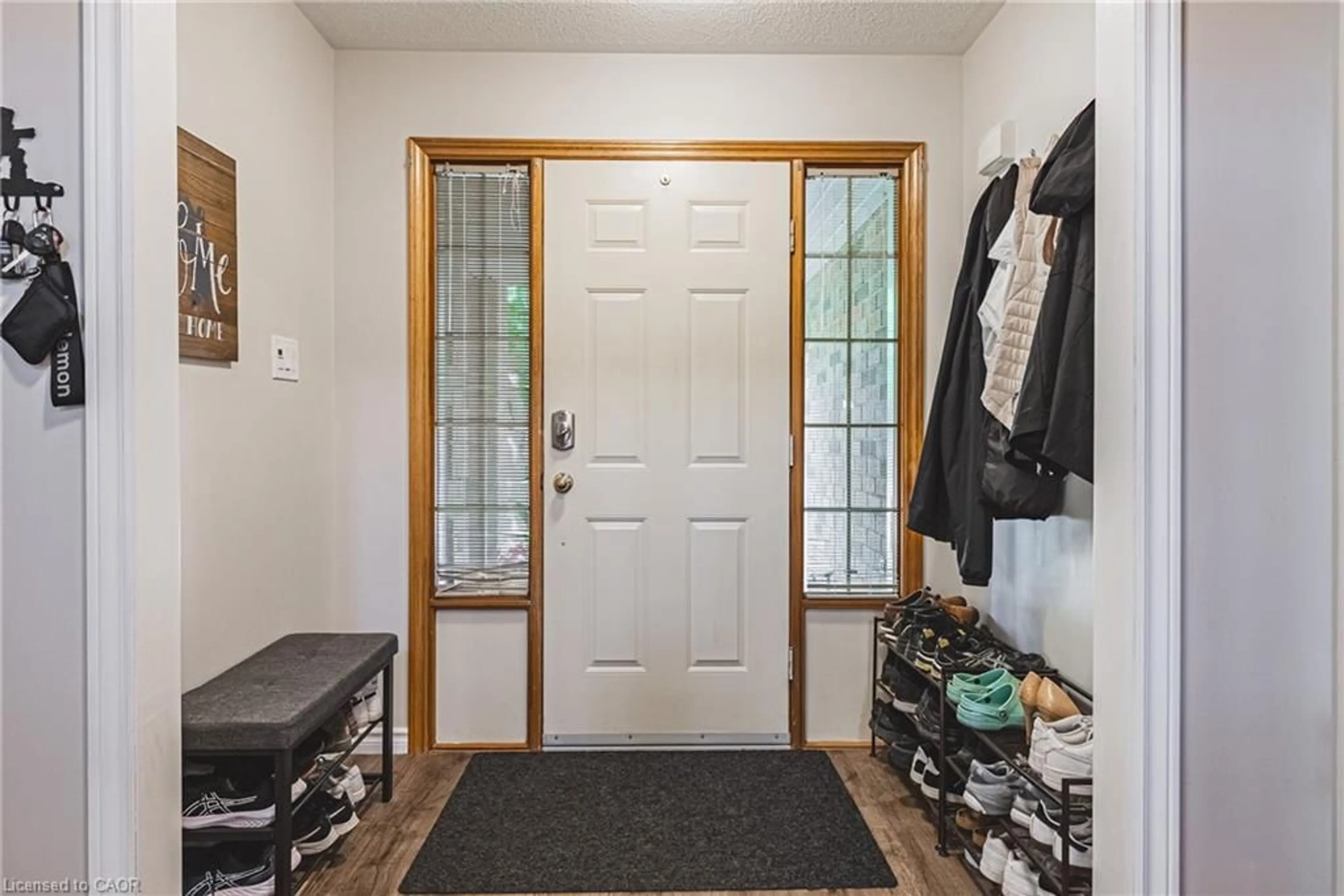 Indoor entryway for 185 Comfort Crt, Hamilton Ontario L0R 1W0