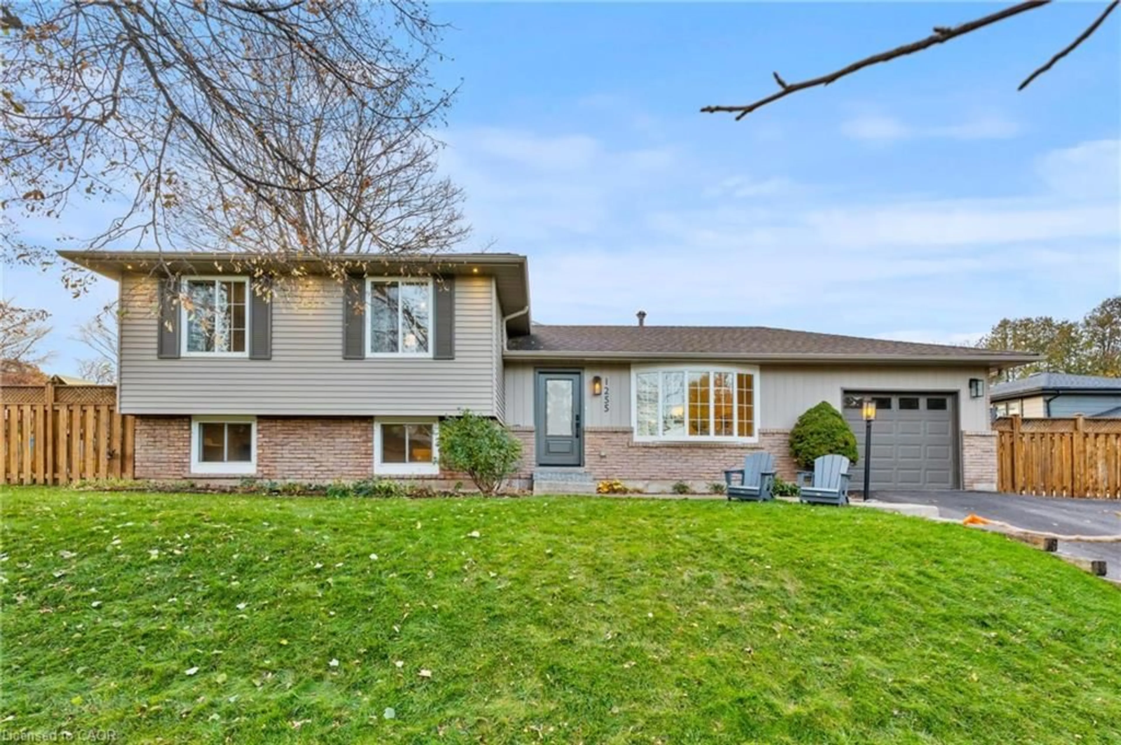 Home with brick exterior material, street for 1255 Lakeview Dr, Oakville Ontario L6H 2M9