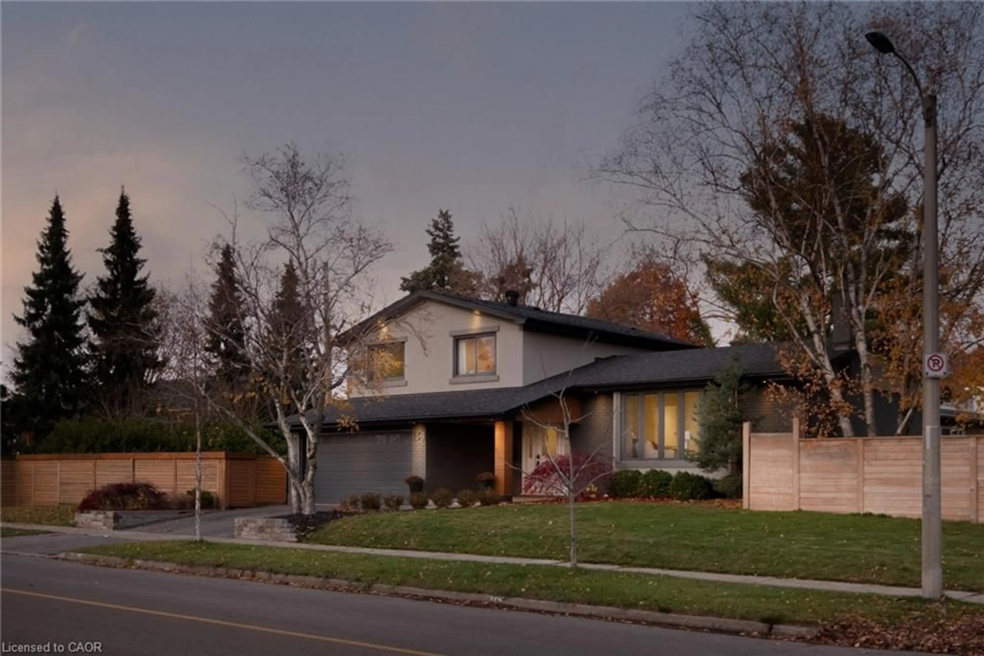 Home with brick exterior material, street for 134 Fairwood Pl, Burlington Ontario L7T 4B6