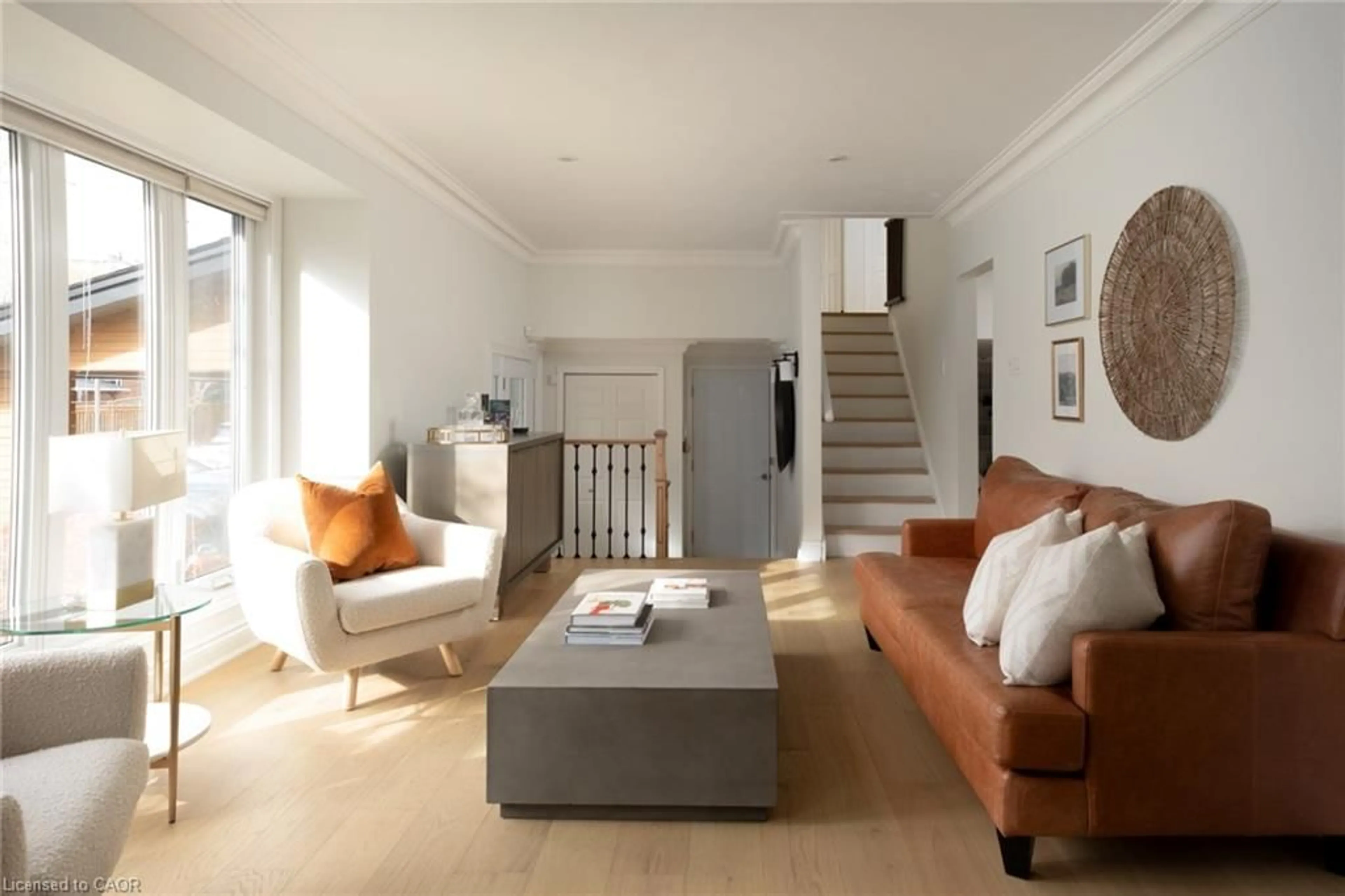 Living room with furniture, unknown for 134 Fairwood Pl, Burlington Ontario L7T 4B6