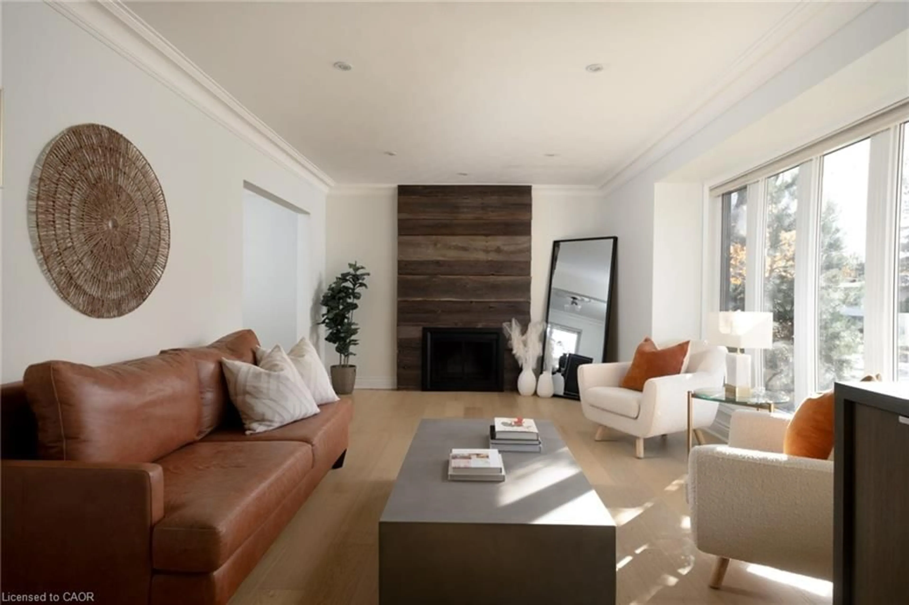 Living room with furniture, unknown for 134 Fairwood Pl, Burlington Ontario L7T 4B6