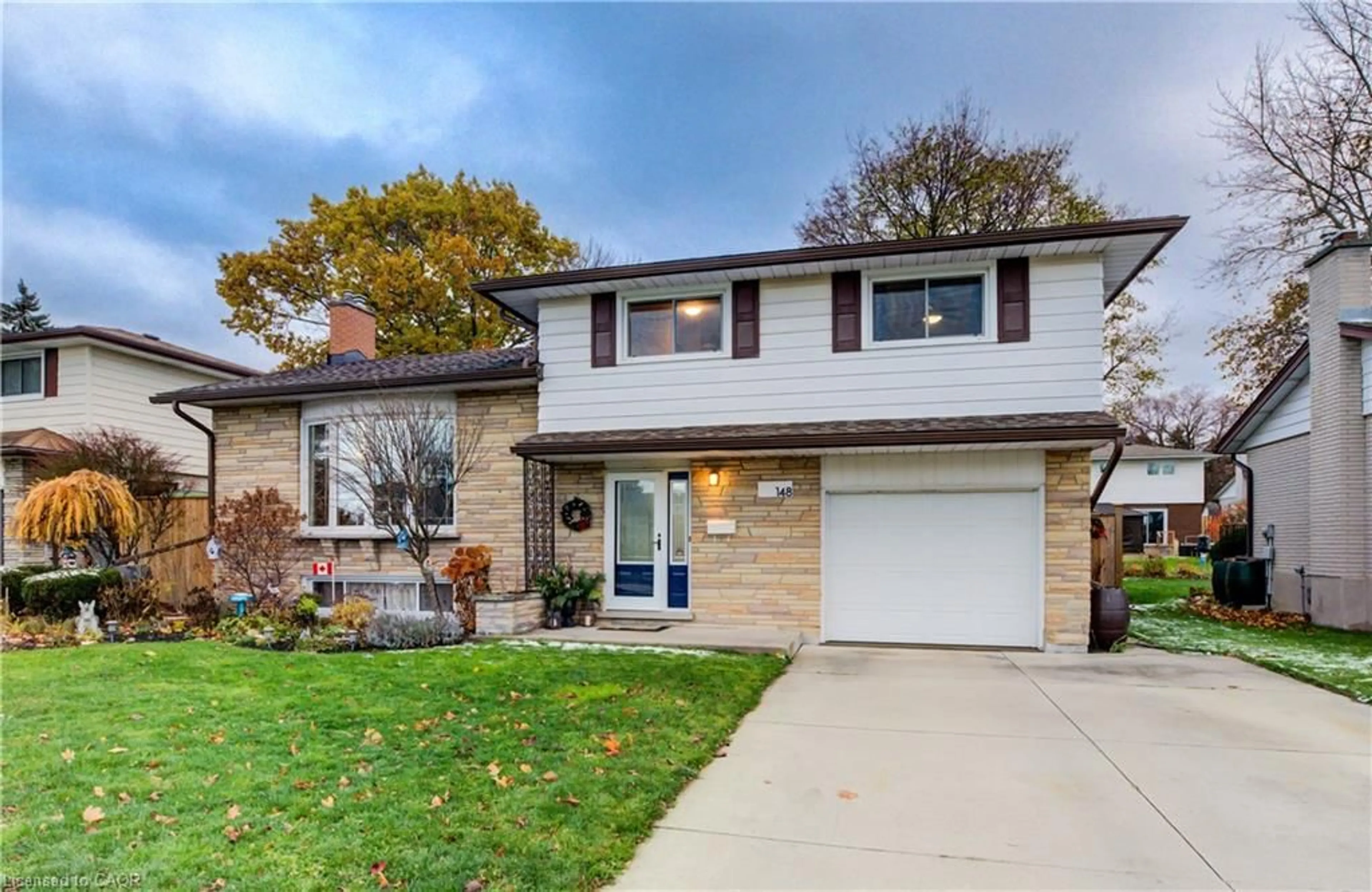 Home with vinyl exterior material, street for 148 Strathcona Cres, Kitchener Ontario N2B 2W9
