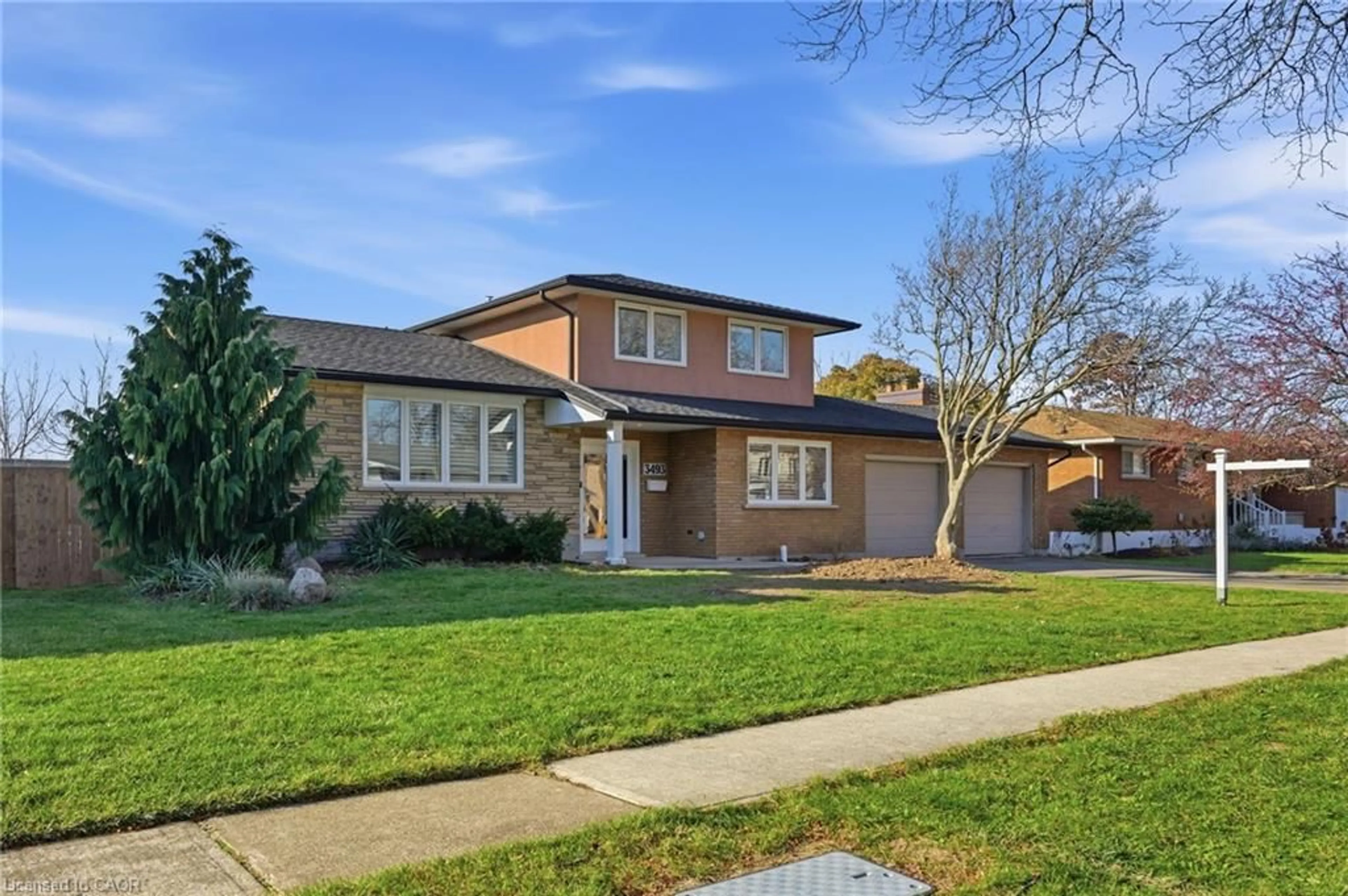 Home with brick exterior material, street for 3493 Wiltshire Blvd, Niagara Falls Ontario L2J 3E5